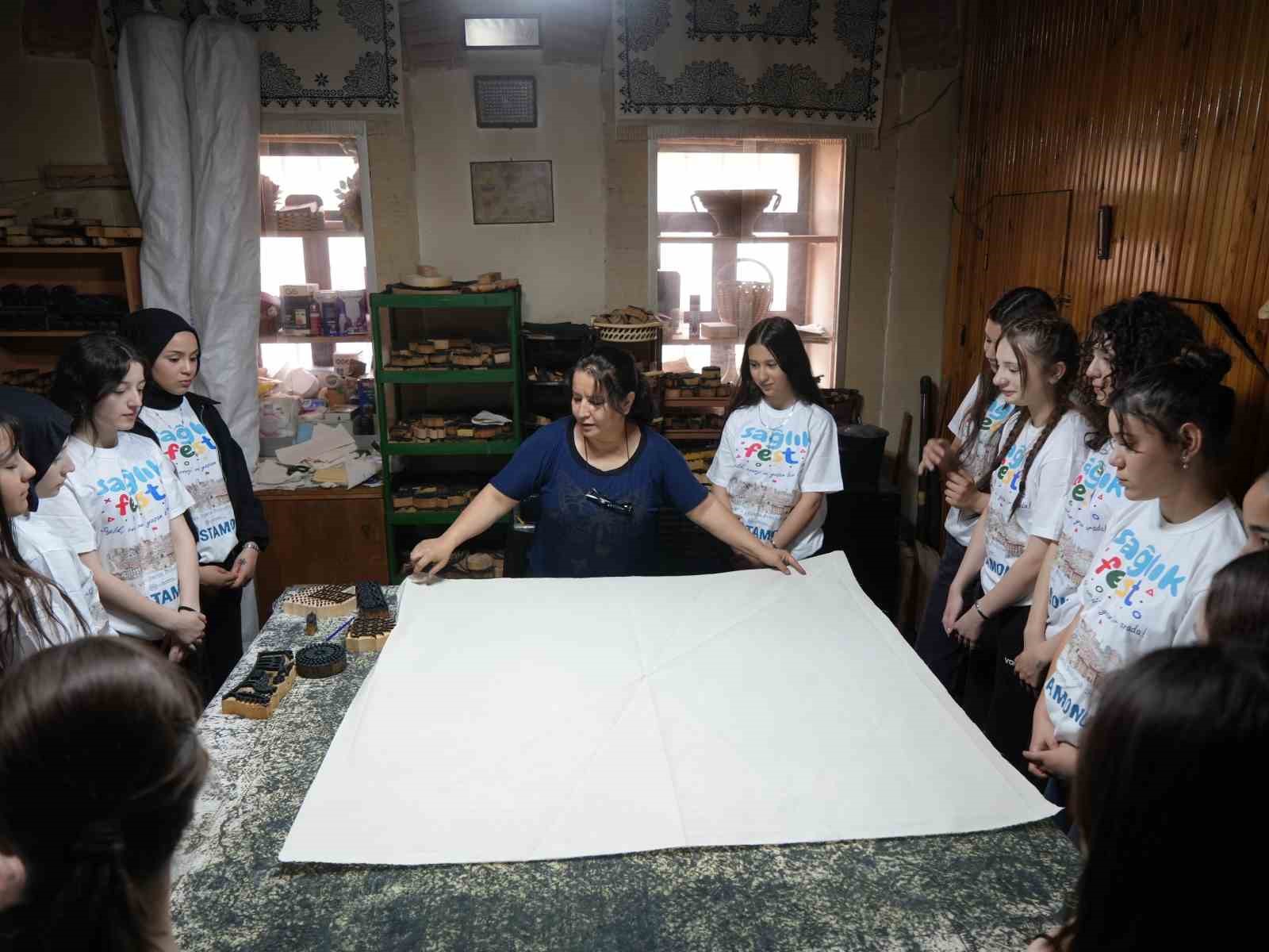 Sağlıklı Genç Haftası’nda gençler kültürleriyle buluştu
