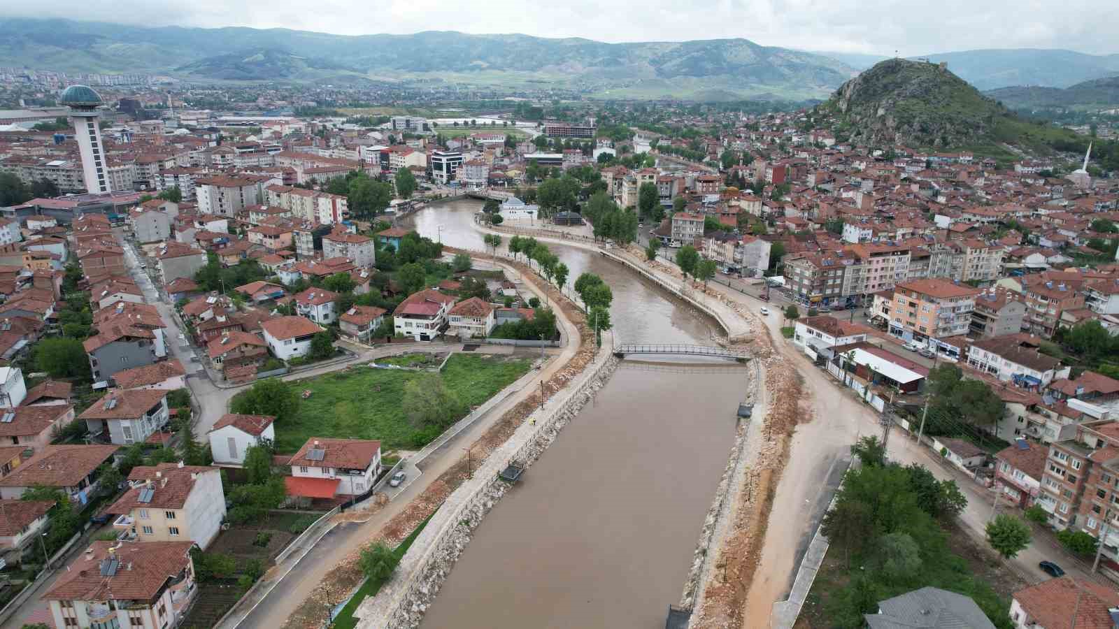 Taşkın uyarısı verilen Turhal&rsquo;da hayat normale d&ouml;nd&uuml;
