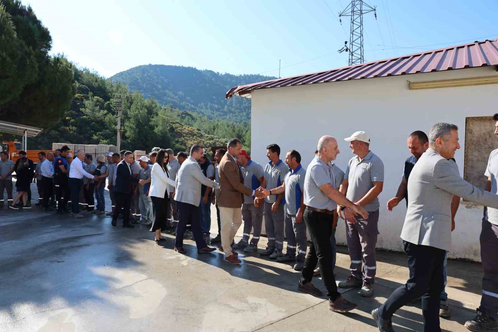Başkan &Uuml;nl&uuml;, personelle bayramlaştı
