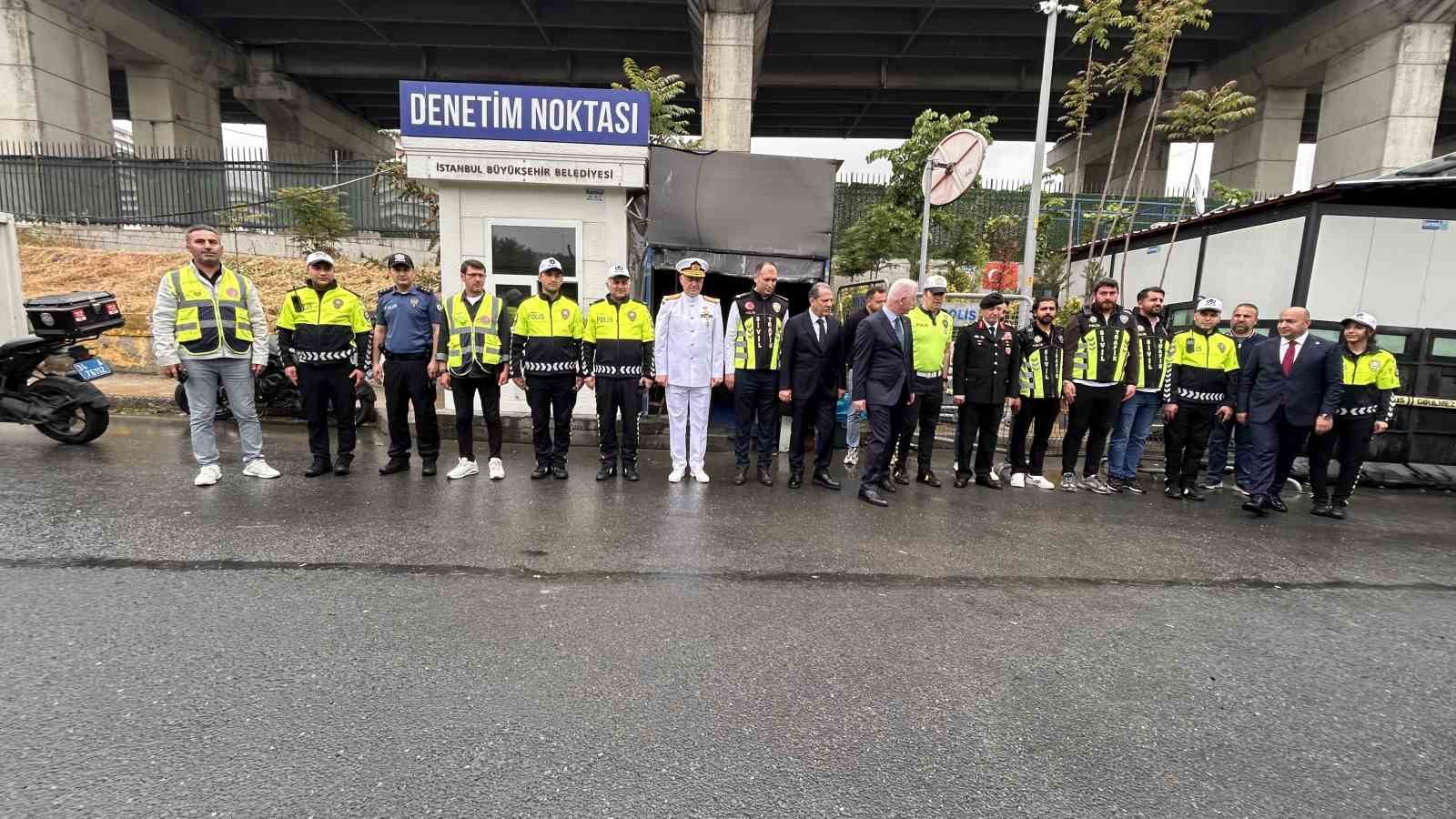 İstanbul Valisi G&uuml;l, bayram tedbirlerini a&ccedil;ıkladı: "44 bin kişiye yakın arkadaşımız 7 g&uuml;n 24 saat g&ouml;rev yapacak"
