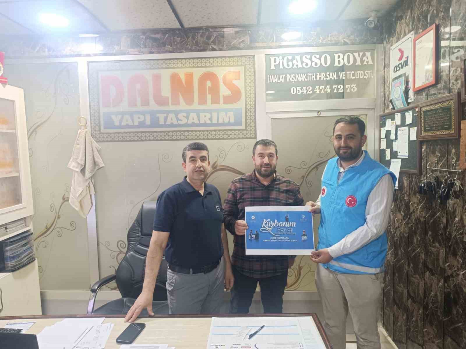 Cizre Kaymakamı Baycar, T&uuml;rkiye Diyanet Vakfı kurban kampanyasına destek verdi
