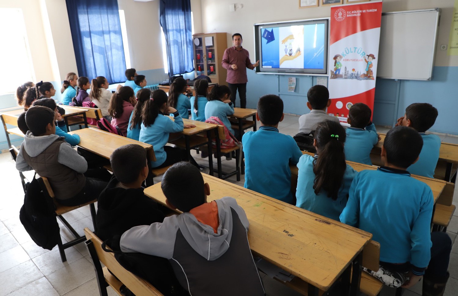 Ahlat&rsquo;ta "K&uuml;lt&uuml;r Koruyucuları" etkinlikleriyle geleceğe miras bilinci aşılanıyor
