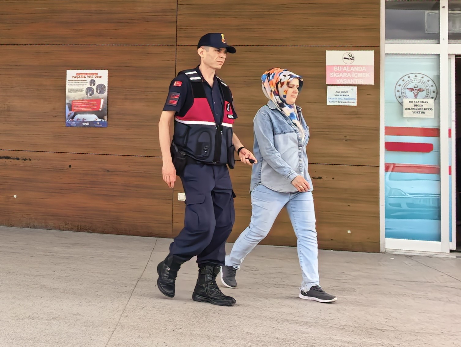 Kredi kartı &ccedil;alıp harcama yapan ş&uuml;pheliler yakalandı
