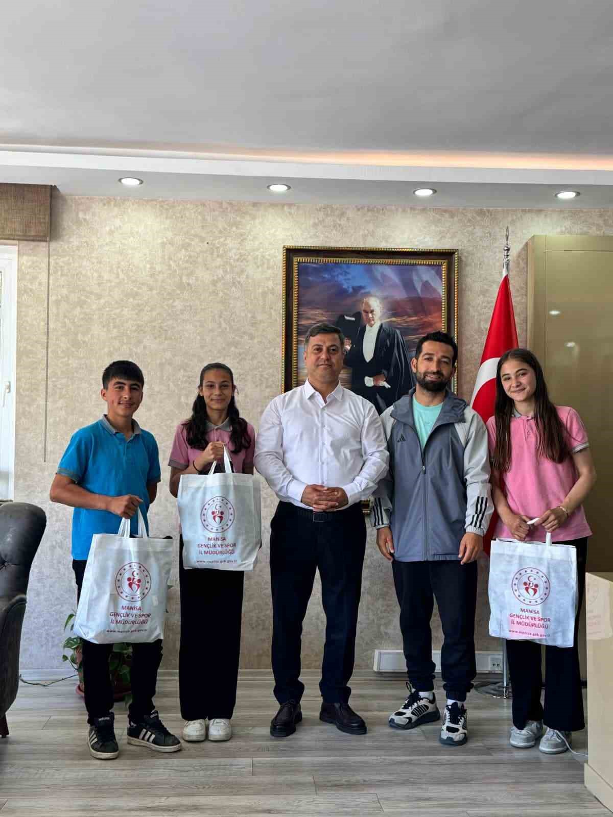 &Ccedil;ifte şampiyon Manisa&rsquo;dan
