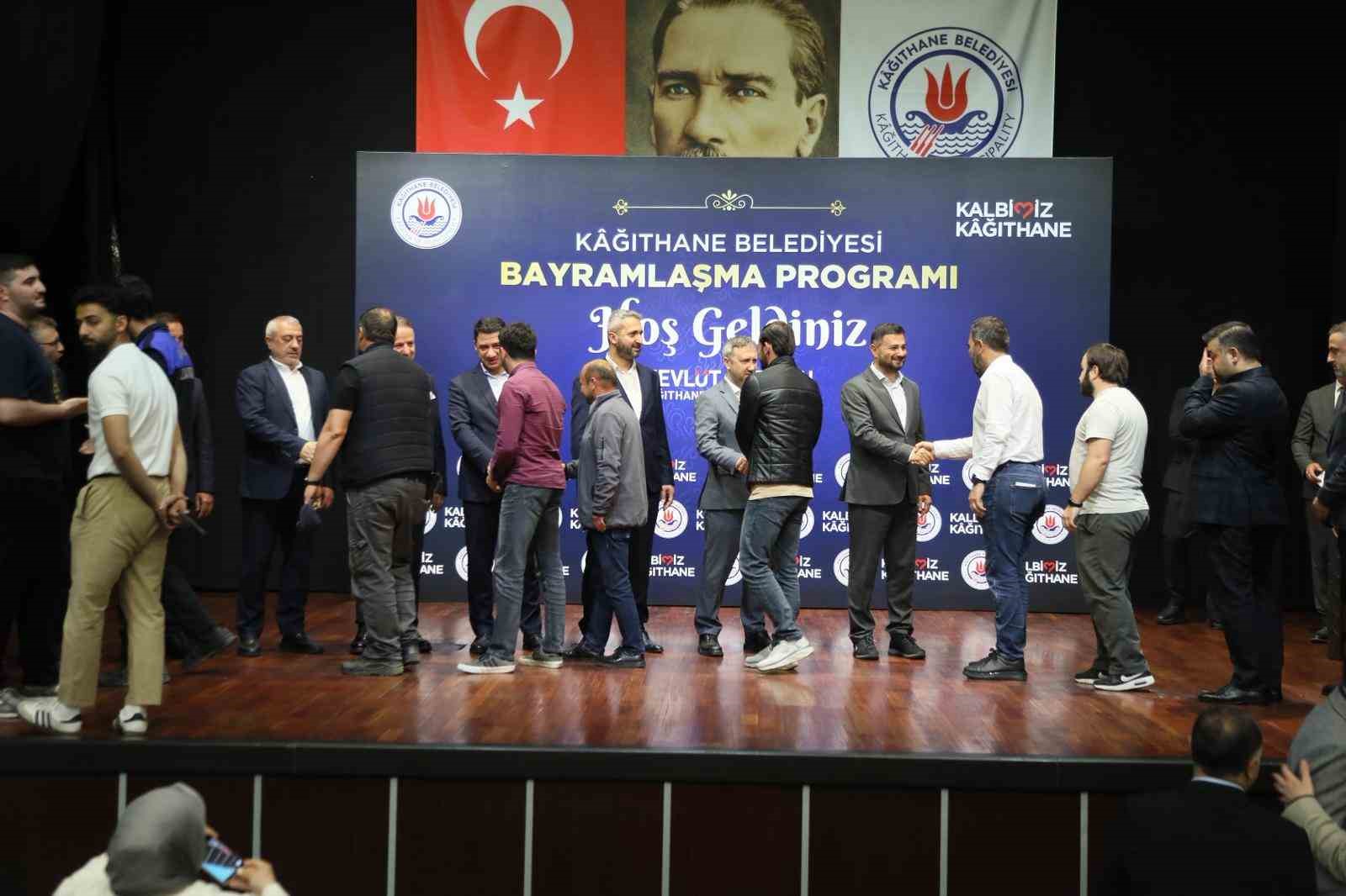 Başkan &Ouml;ztekin personelle bayram sevincini paylaştı
