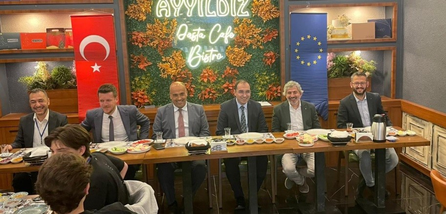 3 &uuml;lkeden 22 &ouml;ğrenci k&uuml;lt&uuml;r k&ouml;pr&uuml;s&uuml; i&ccedil;in Tavşanlı&rsquo;da buluştu
