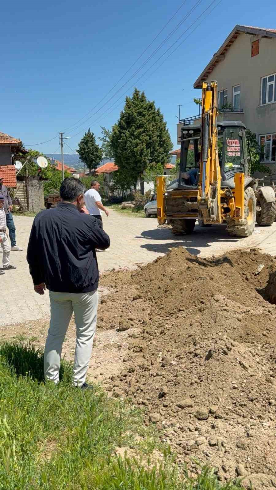 Gediz’in yeni mahallelerinde doğalgaz için ilk kazma vuruldu