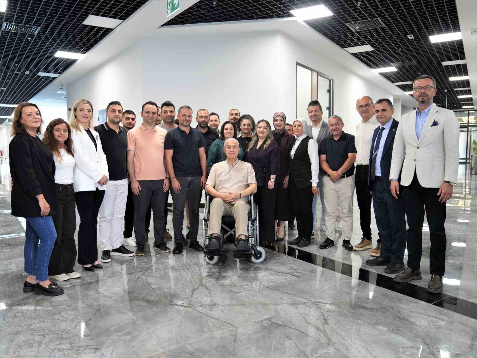 Başkan Özçelik personelle bayramlaştı