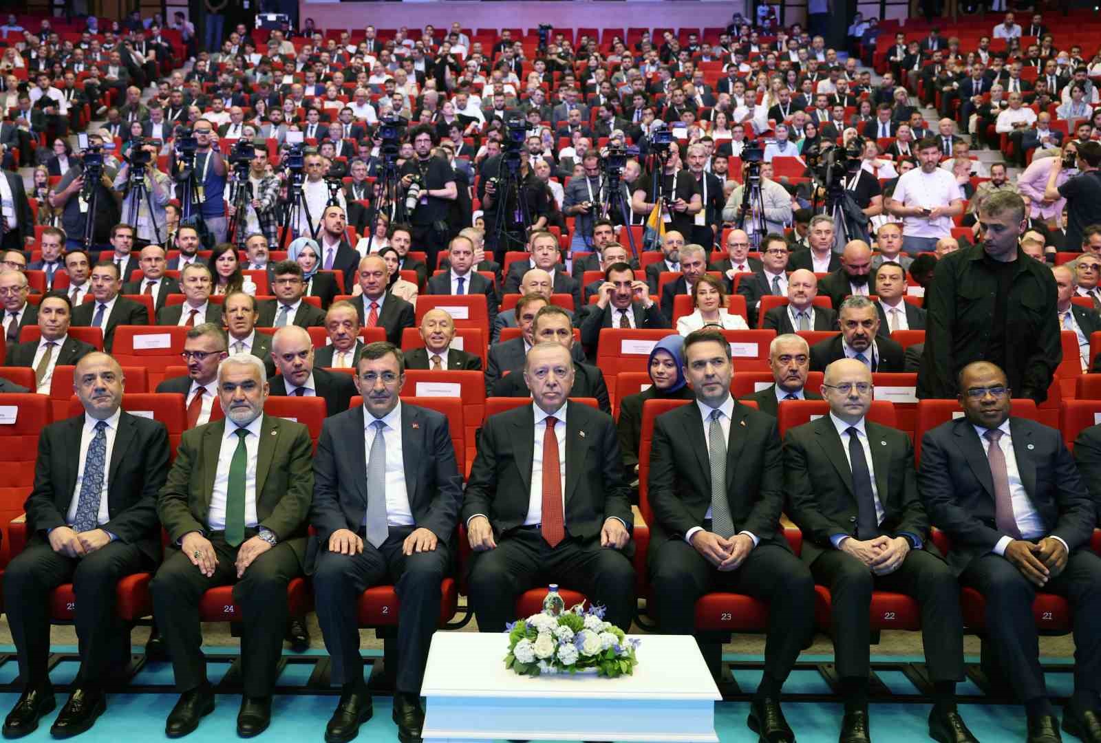 Cumhurbaşkanı Erdoğan: "Savunma sanayiinde olduğu gibi enerjide tam bağımsızlık &uuml;lkemizin Kızıl Elma&rsquo;sıdır"
