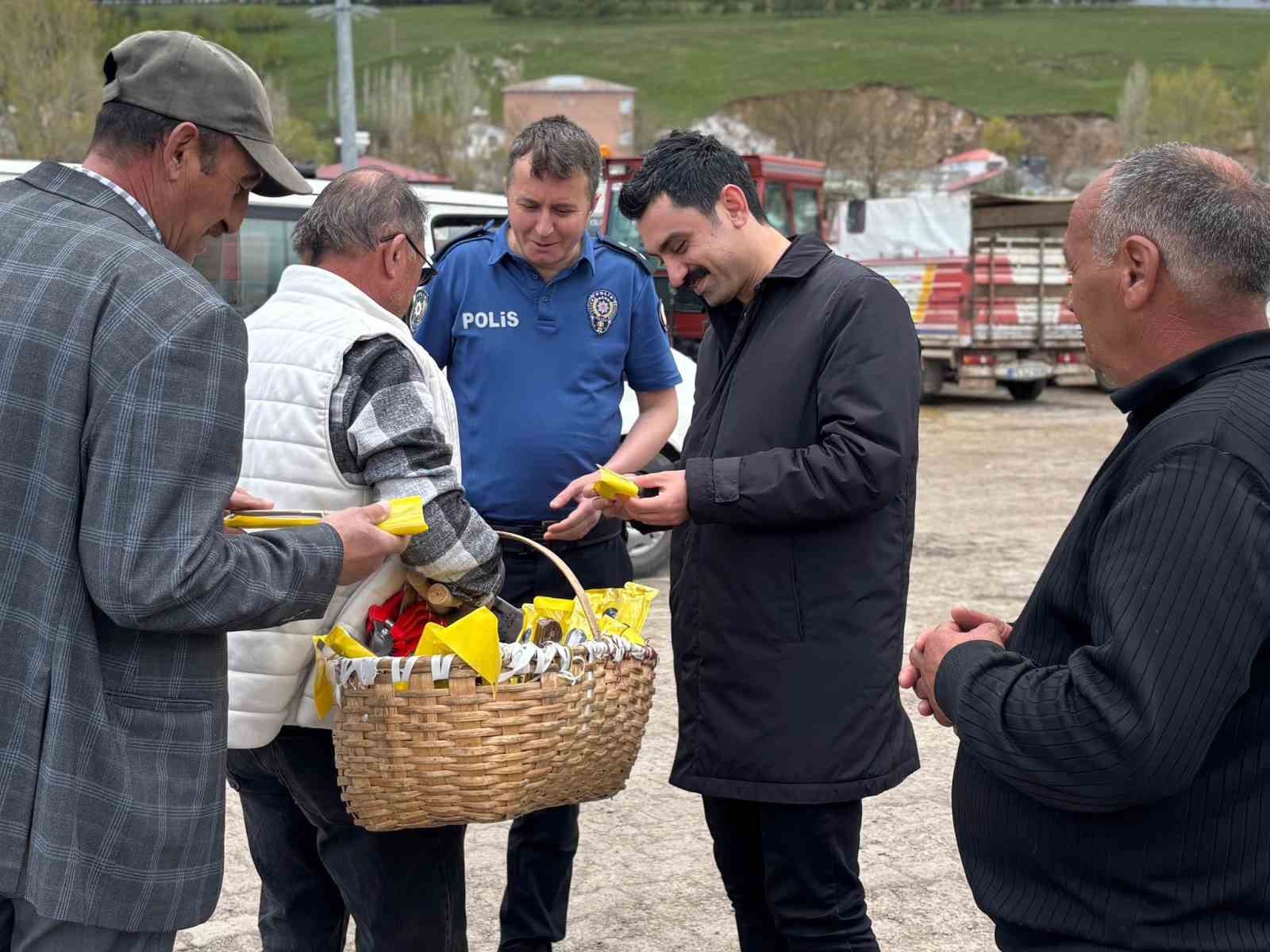 Kaymakam Tutal’dan Kurban Pazarı ziyareti
