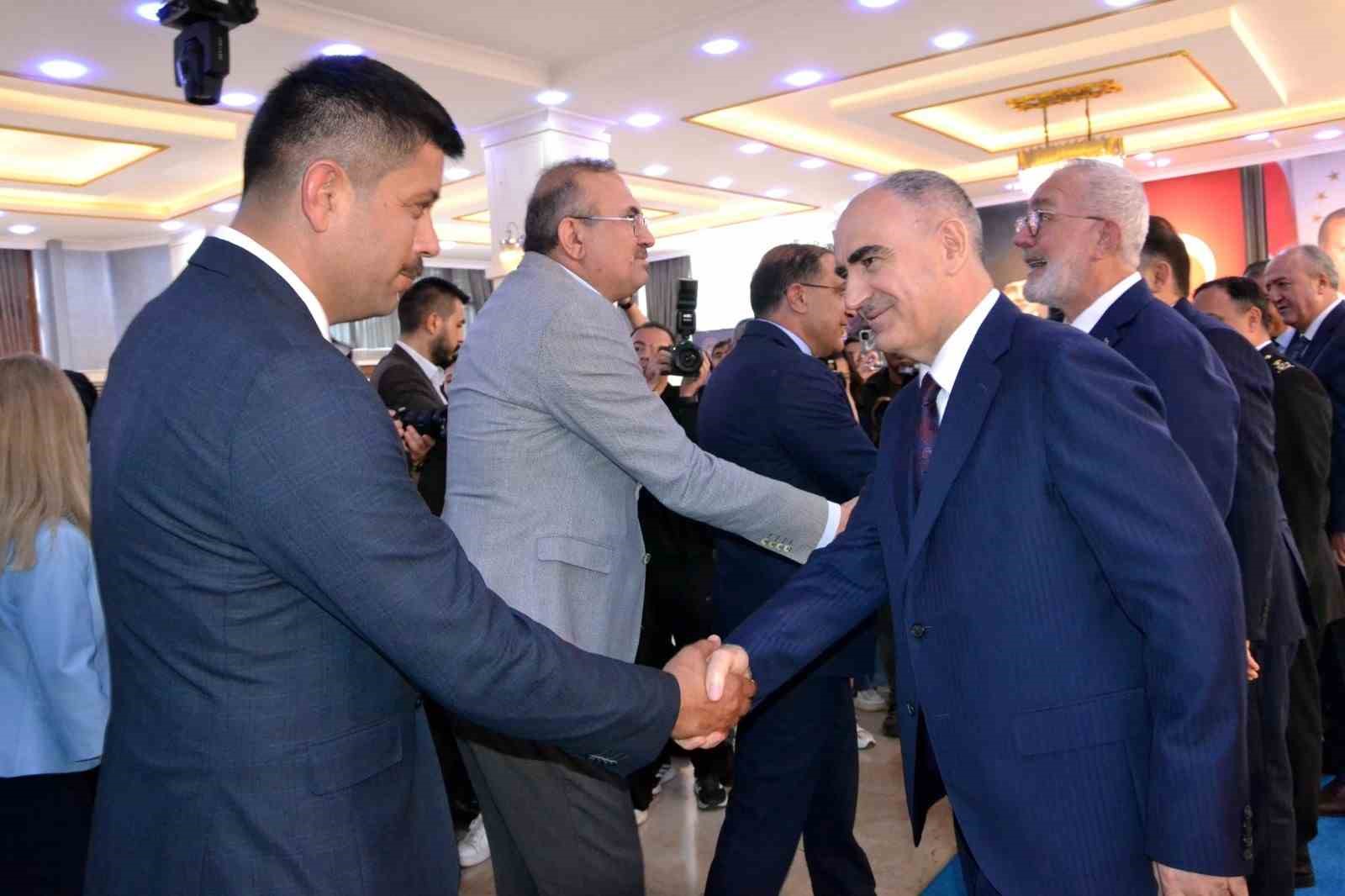 Manisa protokolü bayramlaştı