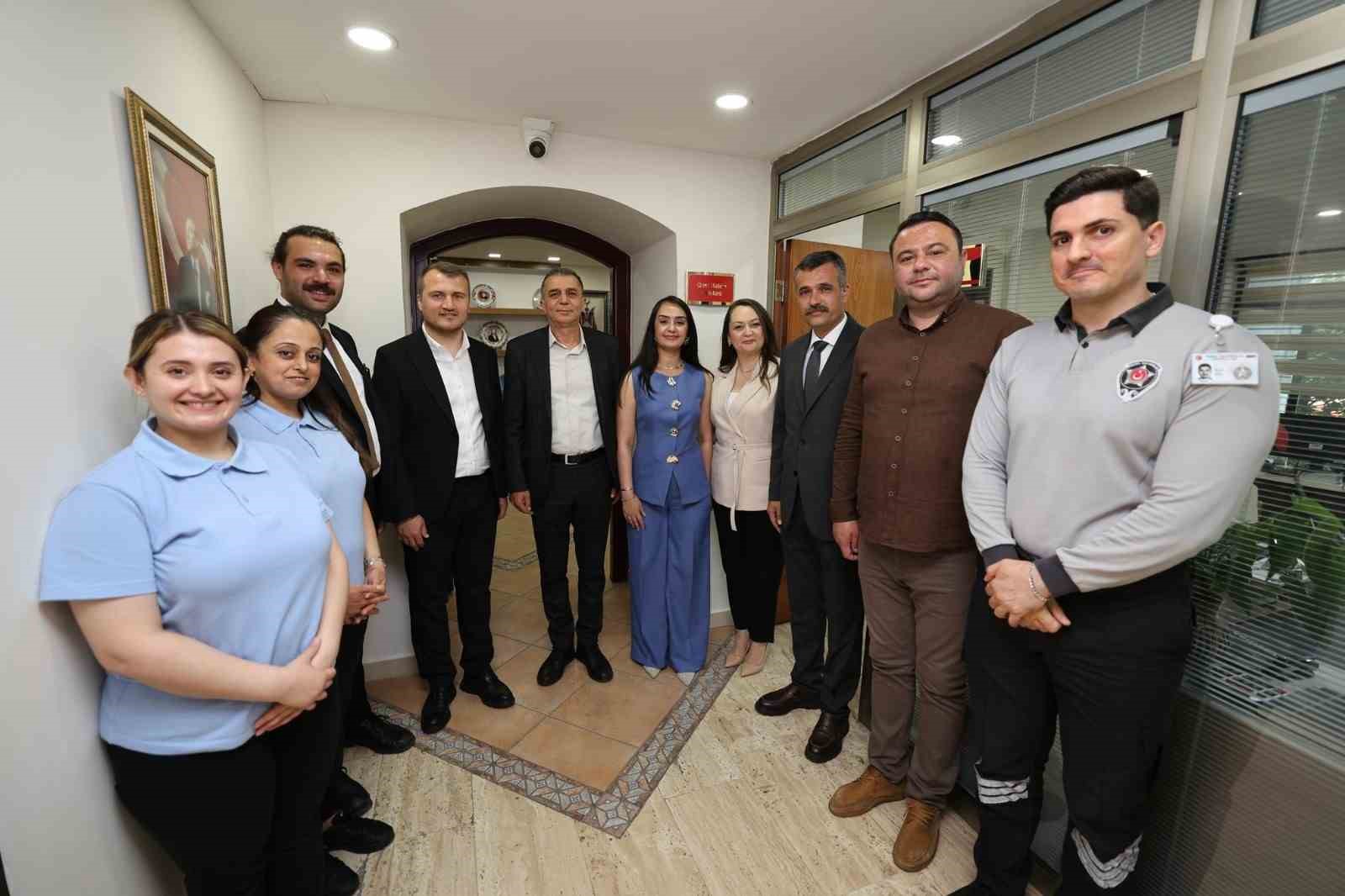 Başkan Şimşek personelle bayramlaştı
