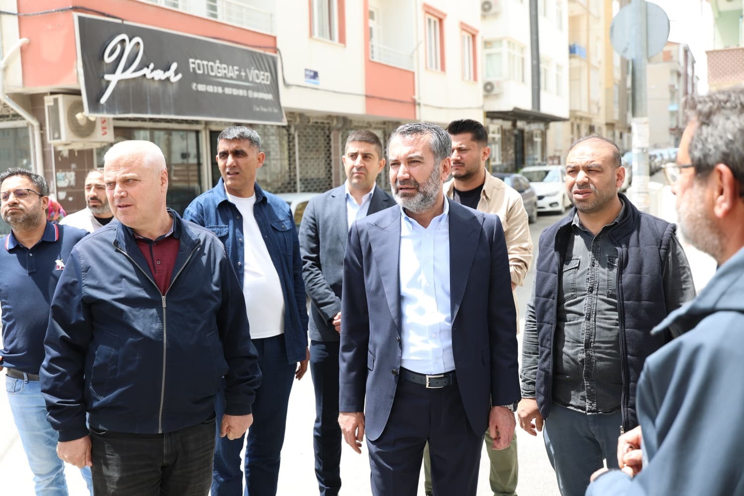 Başkan Şerifoğulları, yol yenileme ve kaldırım &ccedil;alışmalarını inceledi
