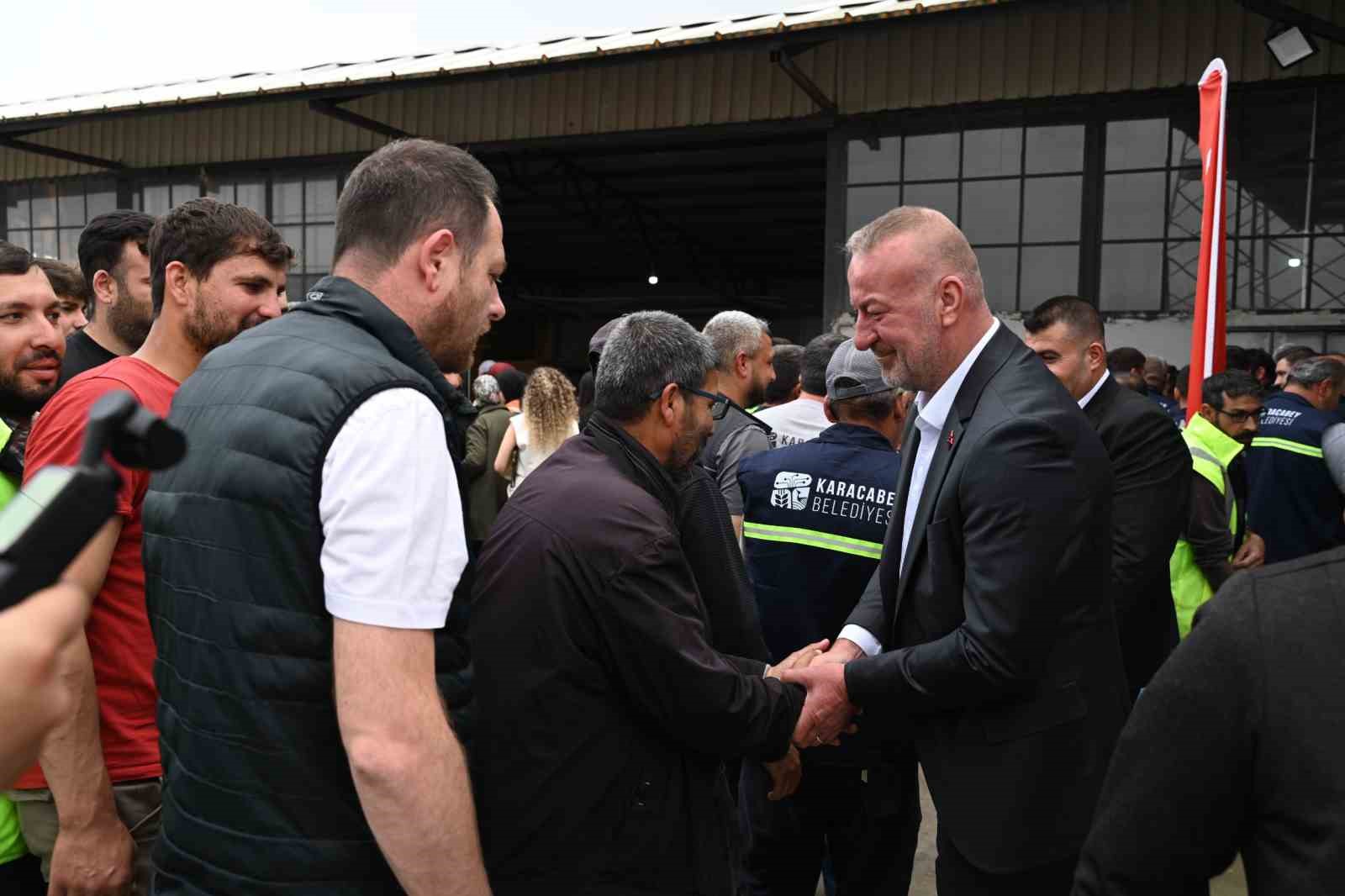 Karacabey Belediyesi personeli bayramlaştı
