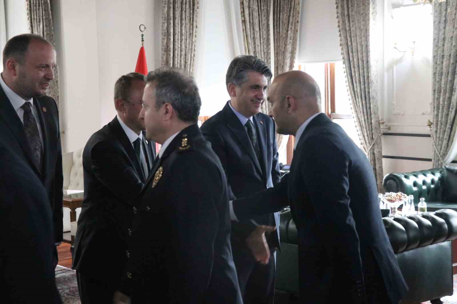 Bolu’da protokol bayramlaştı