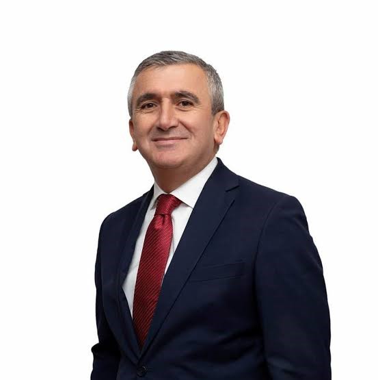 Gözaltına alınan Akçakoca Belediye Başkanı Fikret Albayrak Düzce’ye getirildi

