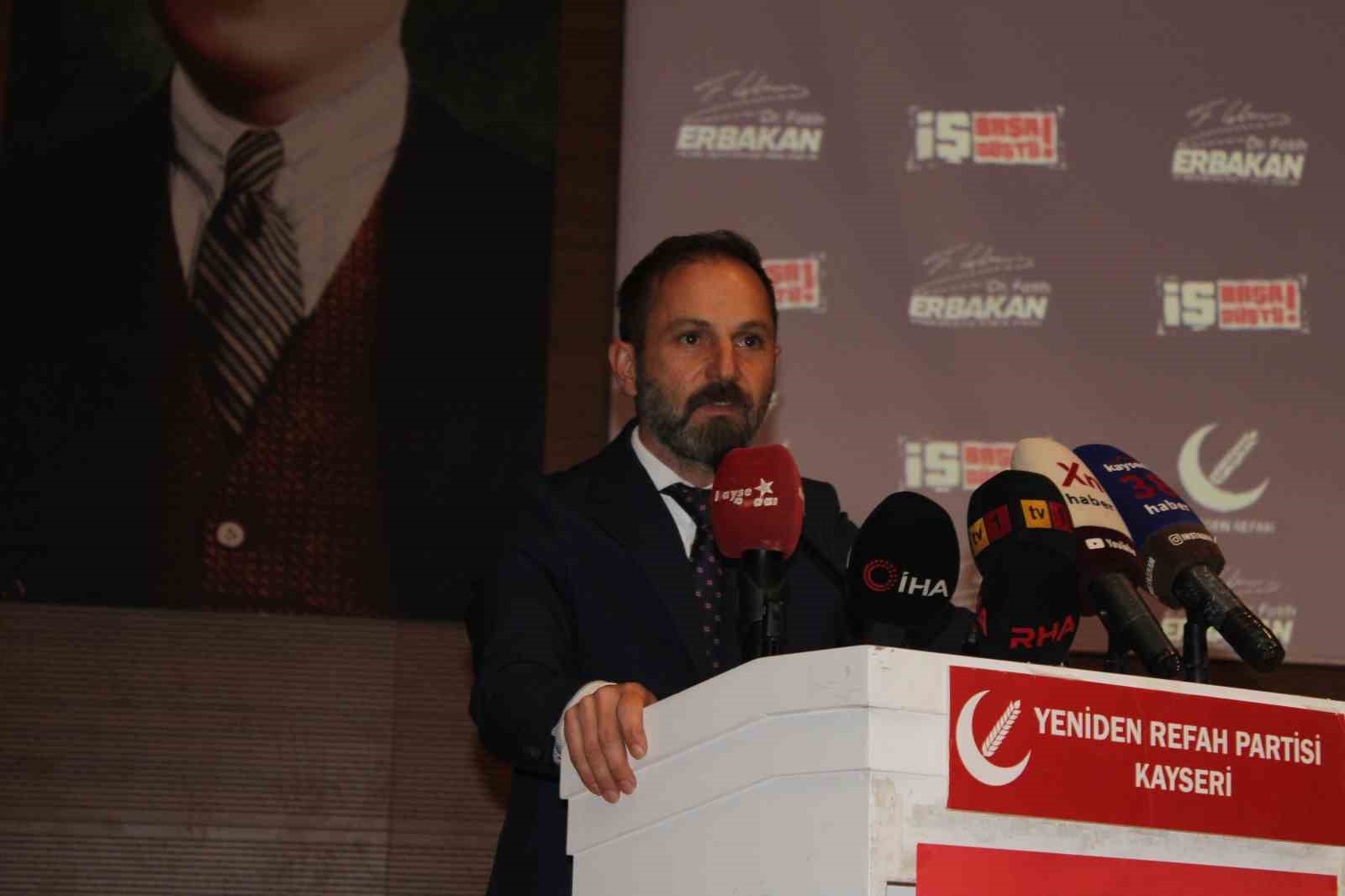 YRP Genel Başkan Yardımcısı Osmanağaoğlu: "&Ccedil;&uuml;r&uuml;mekte olan yaprağın d&uuml;şmesiyle &ccedil;ınara hi&ccedil;bir şey olmaz"
