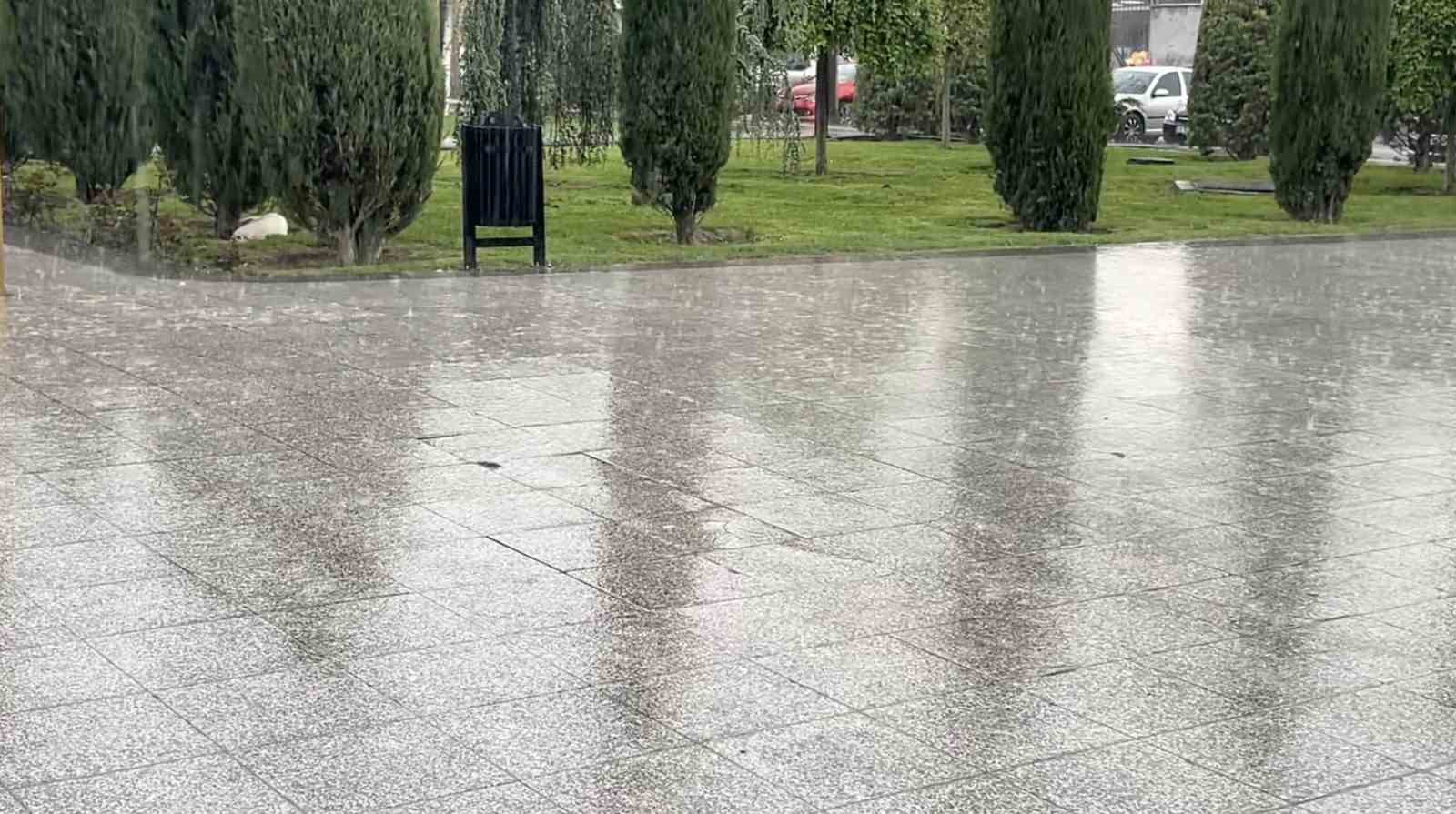 Çorum’da sağanak yağış etkisini gösterdi