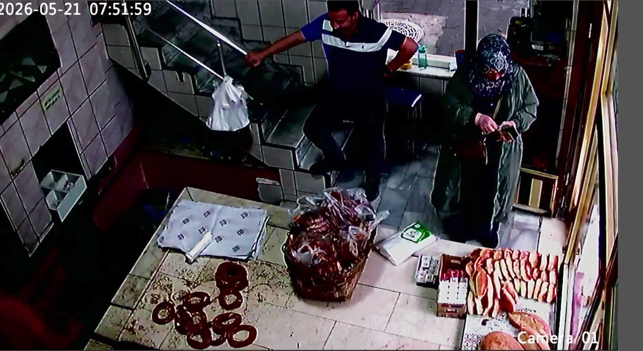 Dükkanında düşürülen altının sahibini arıyor