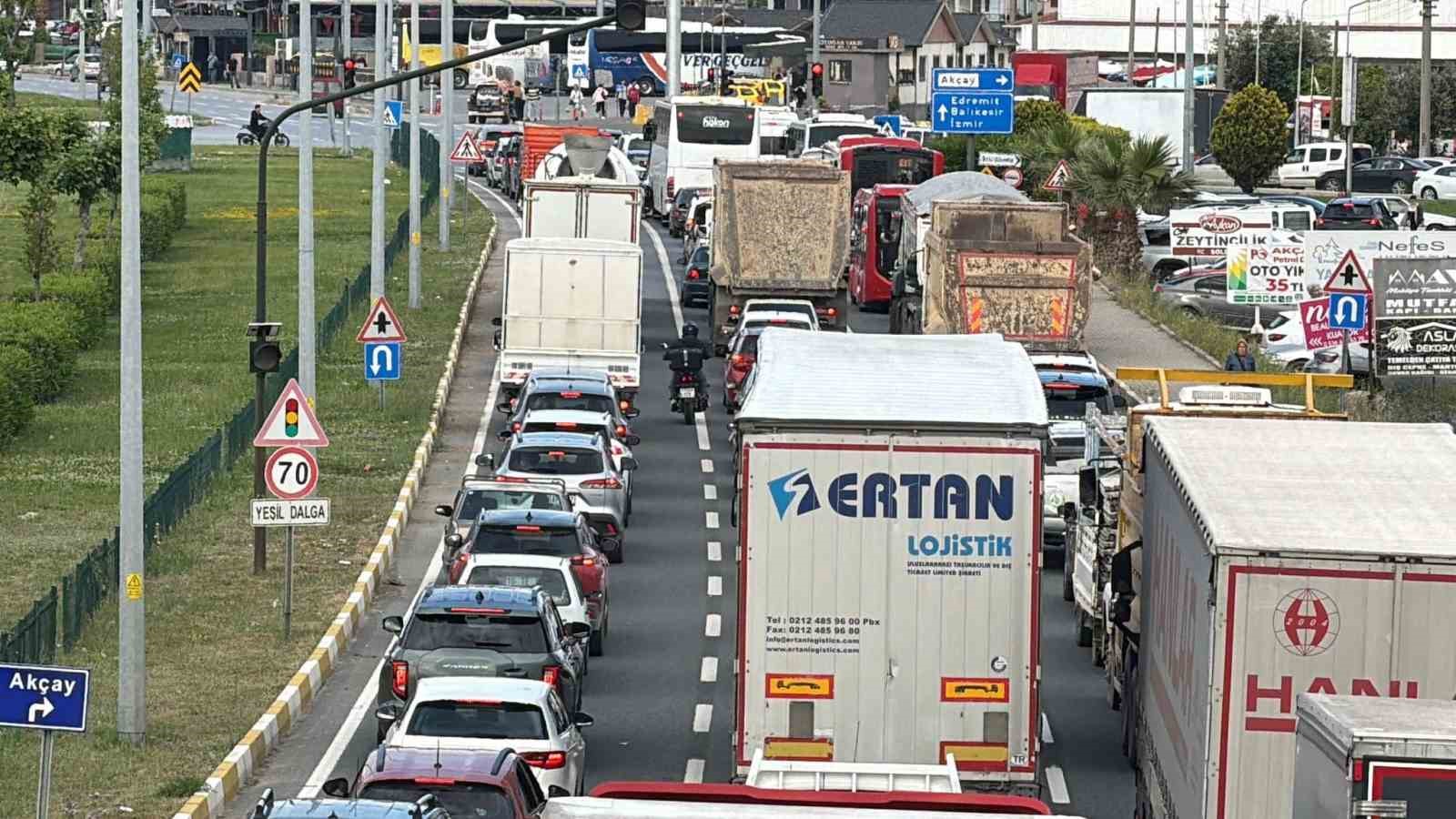 Kuzey Ege’de trafikte 9 günlük bayram tatili yoğunluğu başladı