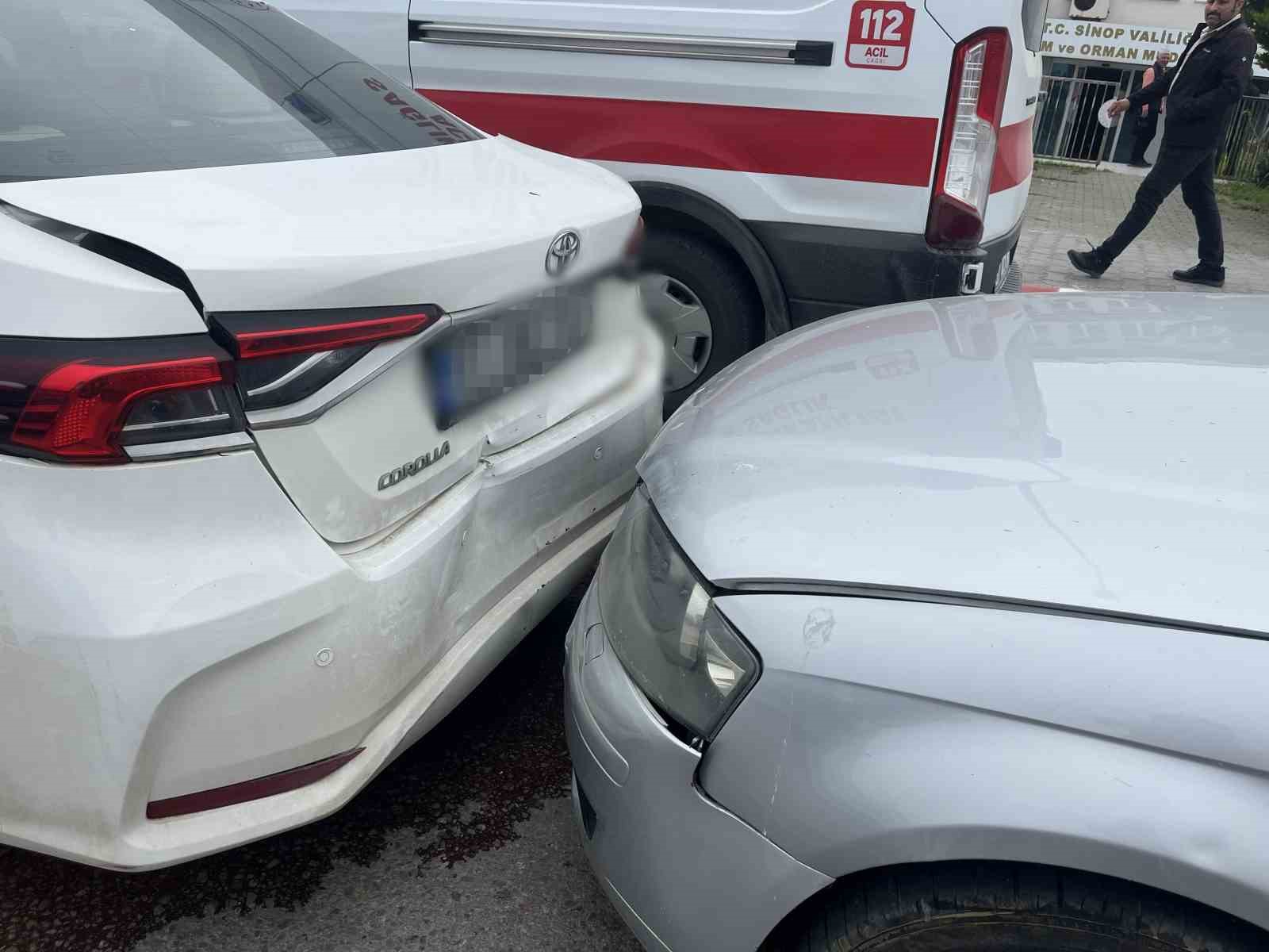 Sinop’ta zincirleme trafik kazası: 5 yaşındaki çocuk yaralandı