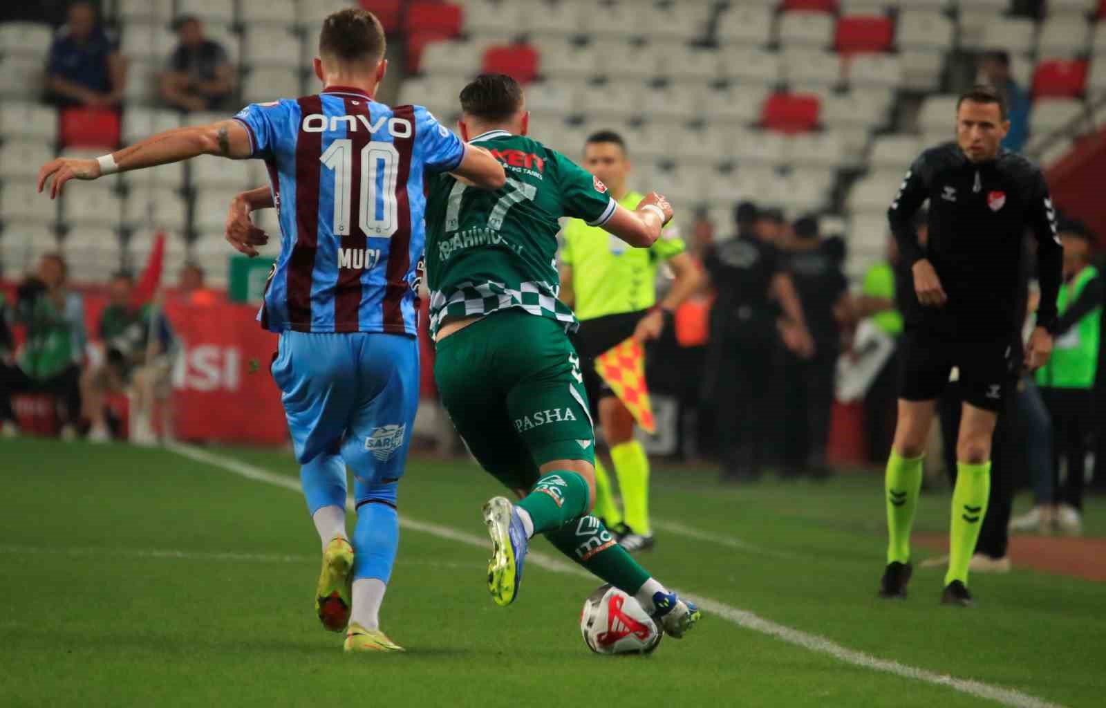 Ziraat Türkiye Kupası: Trabzonspor: 1 - Konyaspor 0 (İlk yarı)