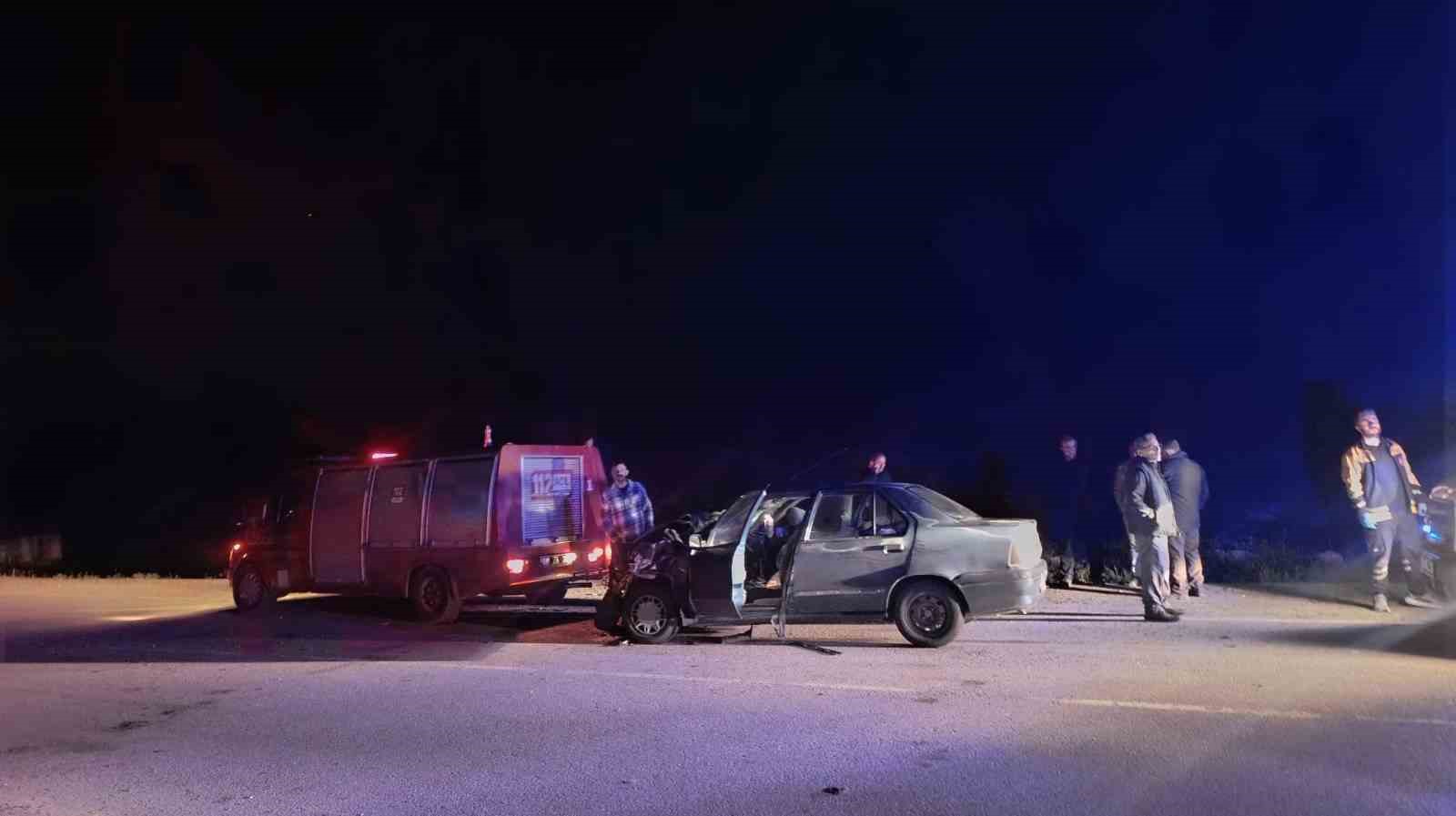 Tokat&rsquo;ta iki otomobil &ccedil;arpıştı: 5 yaralı
