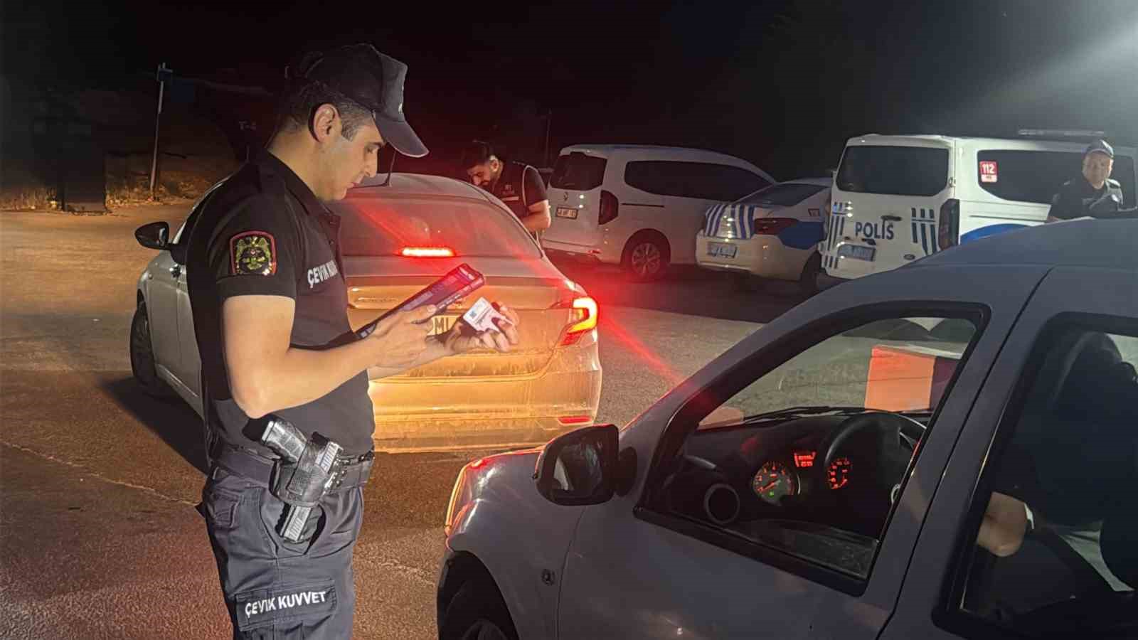 Bodrum girişinde bayram yoğunluğu: Polis ekiplerinden sıkı denetim
