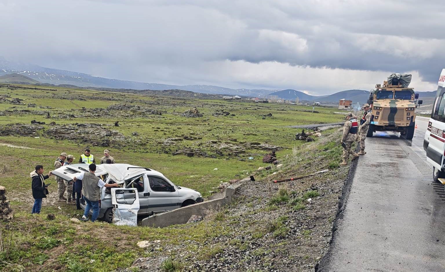 Van&rsquo;ın &Ccedil;aldıran il&ccedil;esinde trafik kazası: 5 yaralı
