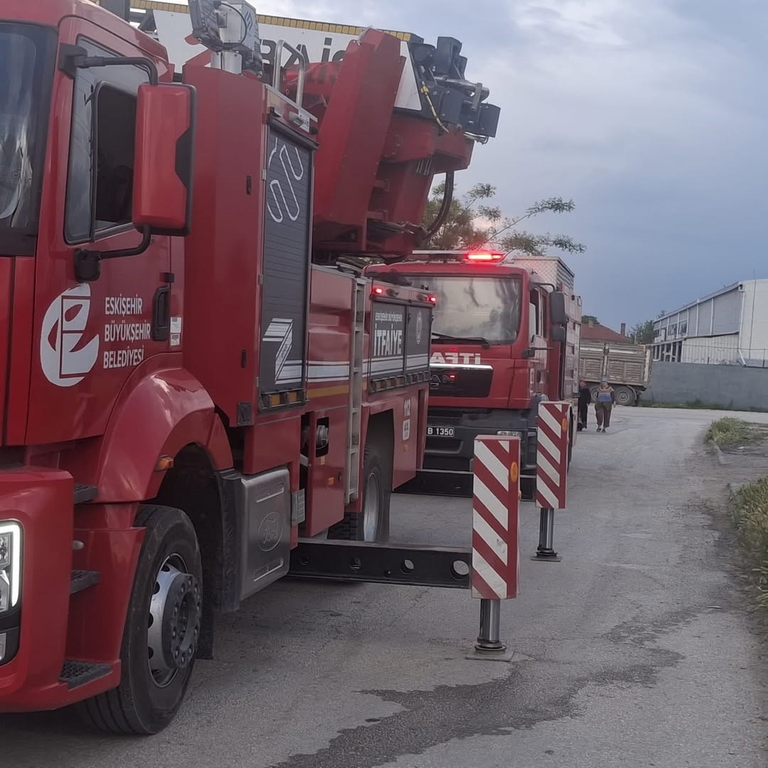 Eskişehir&rsquo;de m&uuml;stakil evde korkutan yangın
