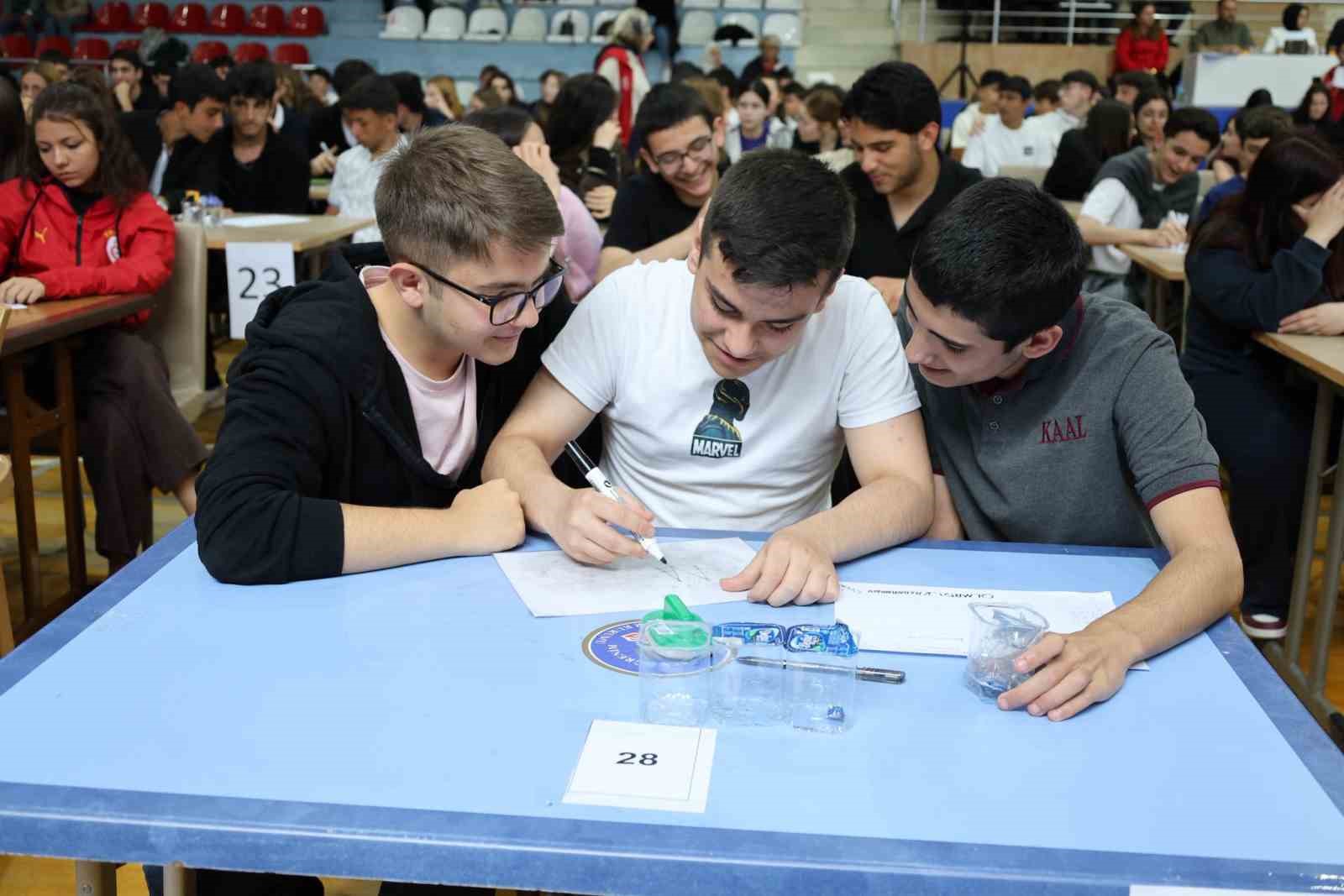 Bilecik&rsquo;te gen&ccedil;ler bilgi i&ccedil;in yarıştı

