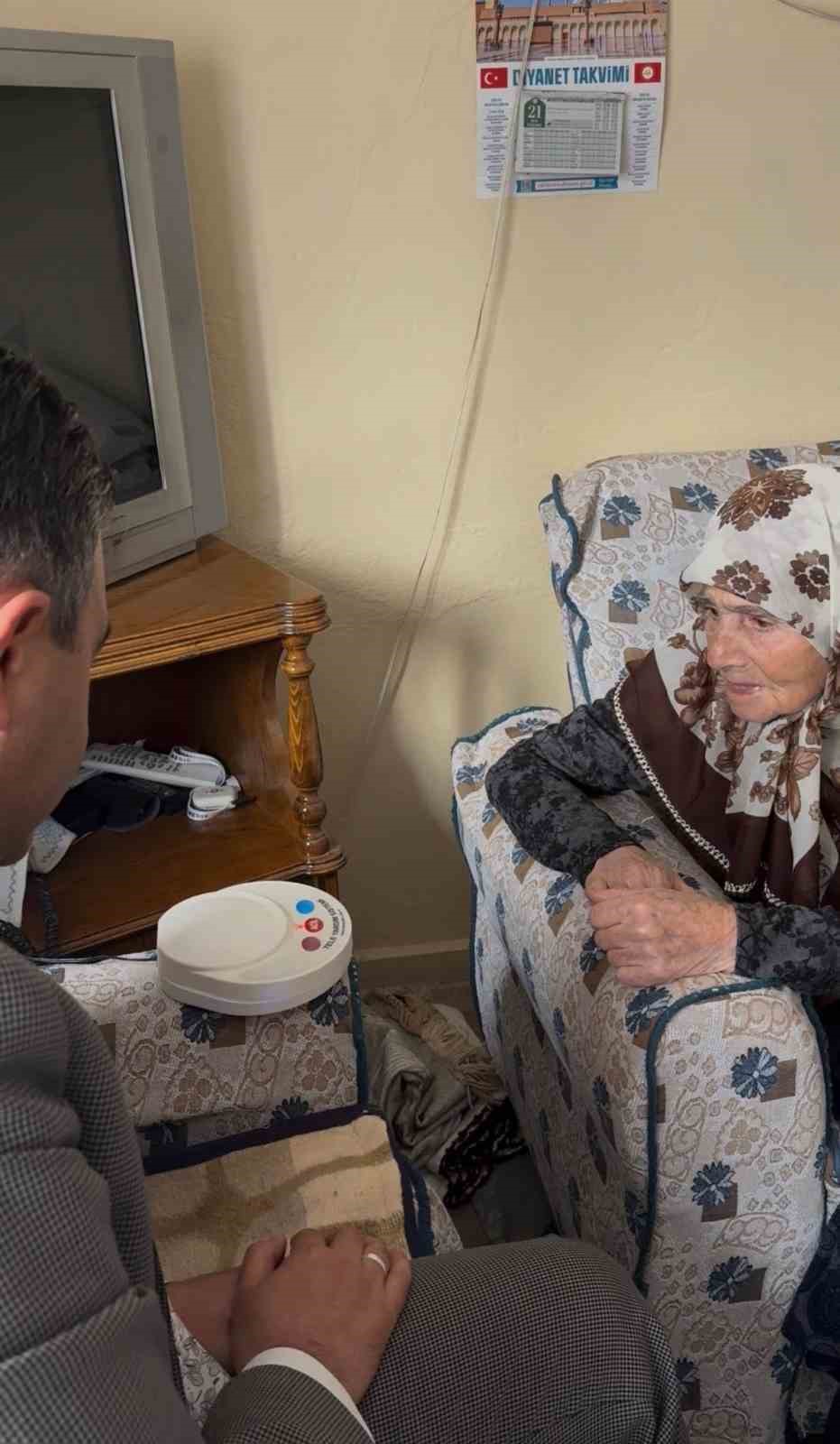 Başkan, Necdet Akel, "Gediz&rsquo;de kimse kimsesiz değil"

