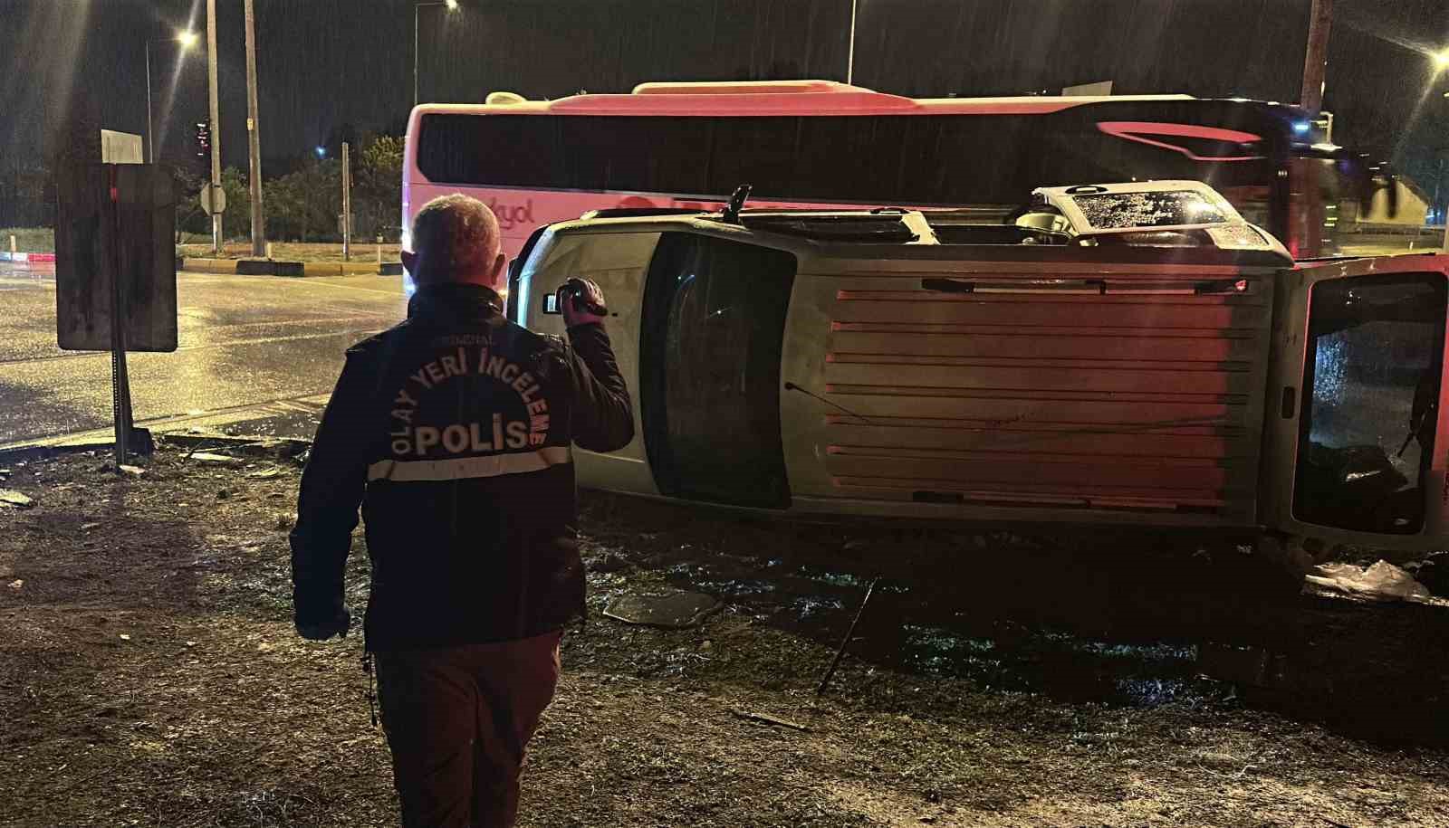 Burdur’da otomobil ile hafif ticari araç çarpıştı: 1 ölü, 5 yaralı