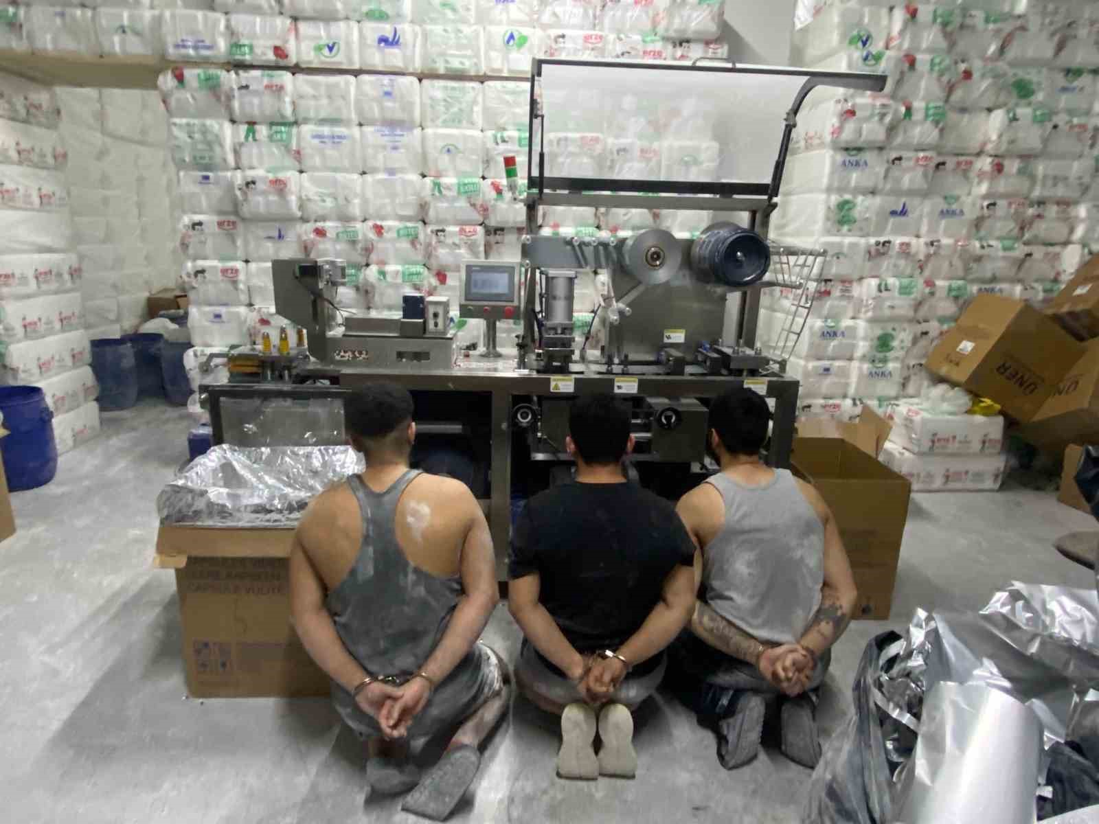 Adana&rsquo;da dev operasyon: 4 milyon uyuşturucu hap ile 3 ton 994 kilogram etken madde ele ge&ccedil;irildi
