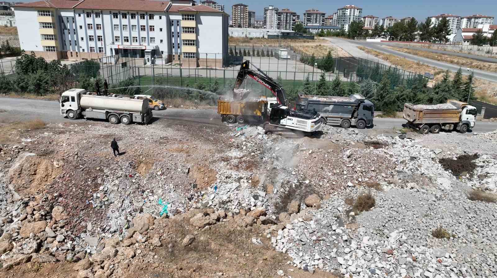 35 bin kamyon moloz kaldırıldı, enkaz alanı yeşil alana d&ouml;n&uuml;ş&uuml;yor
