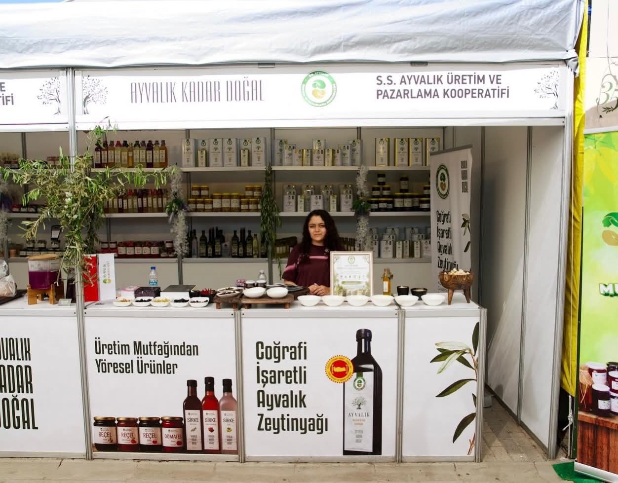 GastroFest&rsquo;e damgasını vuran Ayvalık Kooperatifi&rsquo;ne ilgi s&uuml;r&uuml;yor
