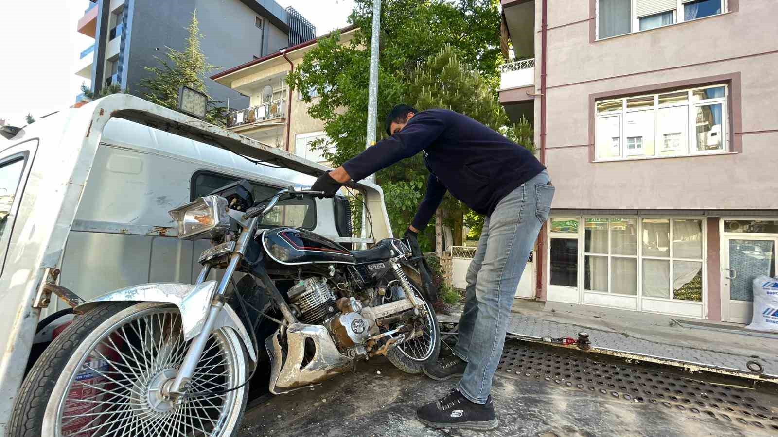 Karaman&rsquo;da s&uuml;r&uuml;c&uuml;s&uuml;n&uuml;n bırakıp ka&ccedil;tığı motosikletin şase numarasının kazınmış olduğu belirlendi

