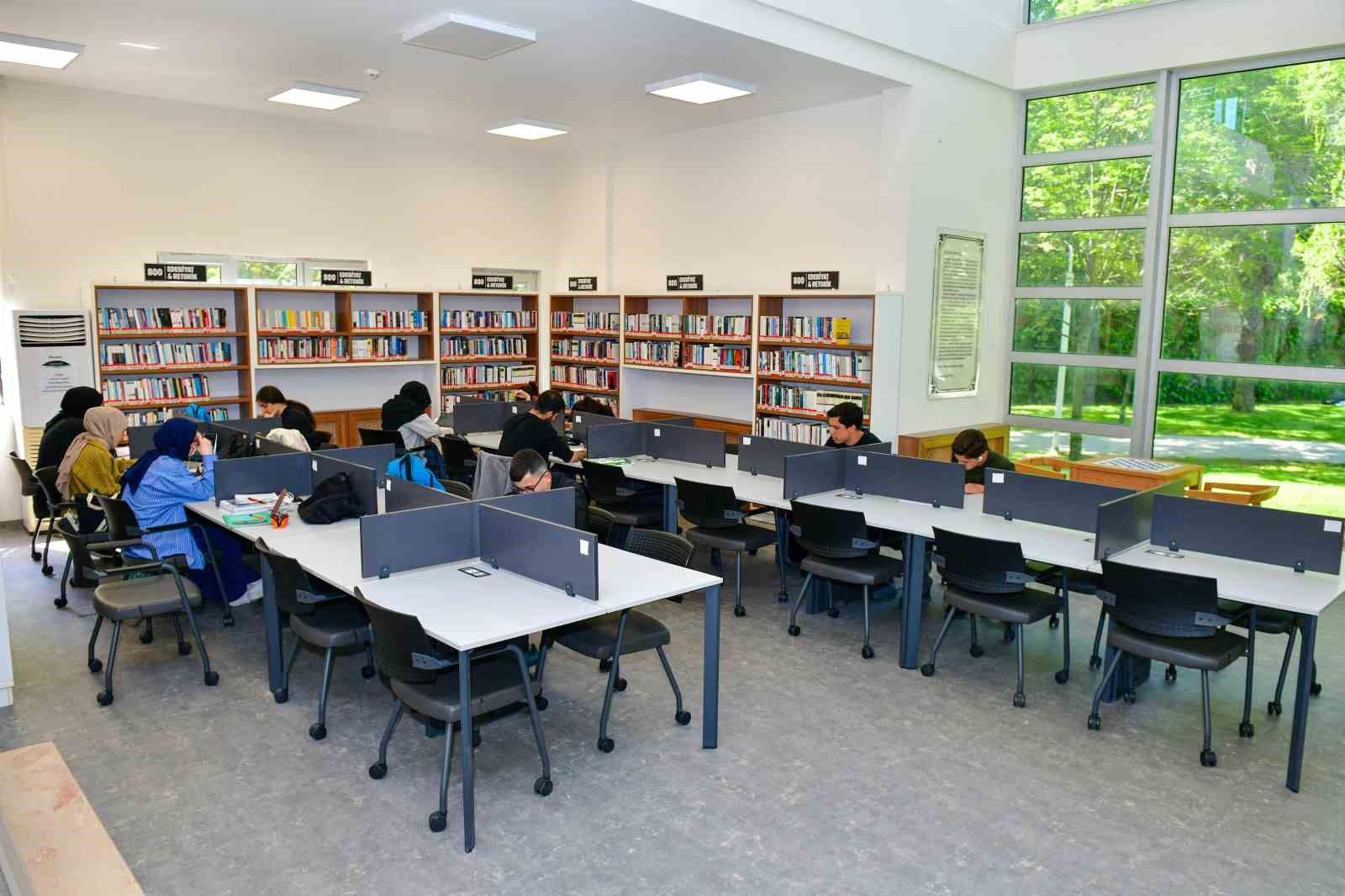 Sezai Karakoç Kütüphanesi yenilenen yüzüyle hizmete açıldı