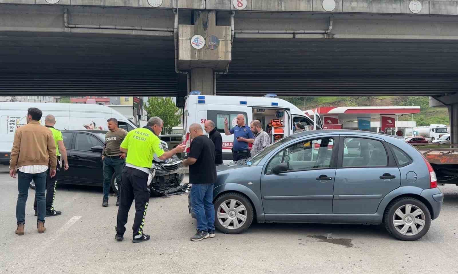 Samsun’da iki otomobil çarpıştı: 2 yaralı
