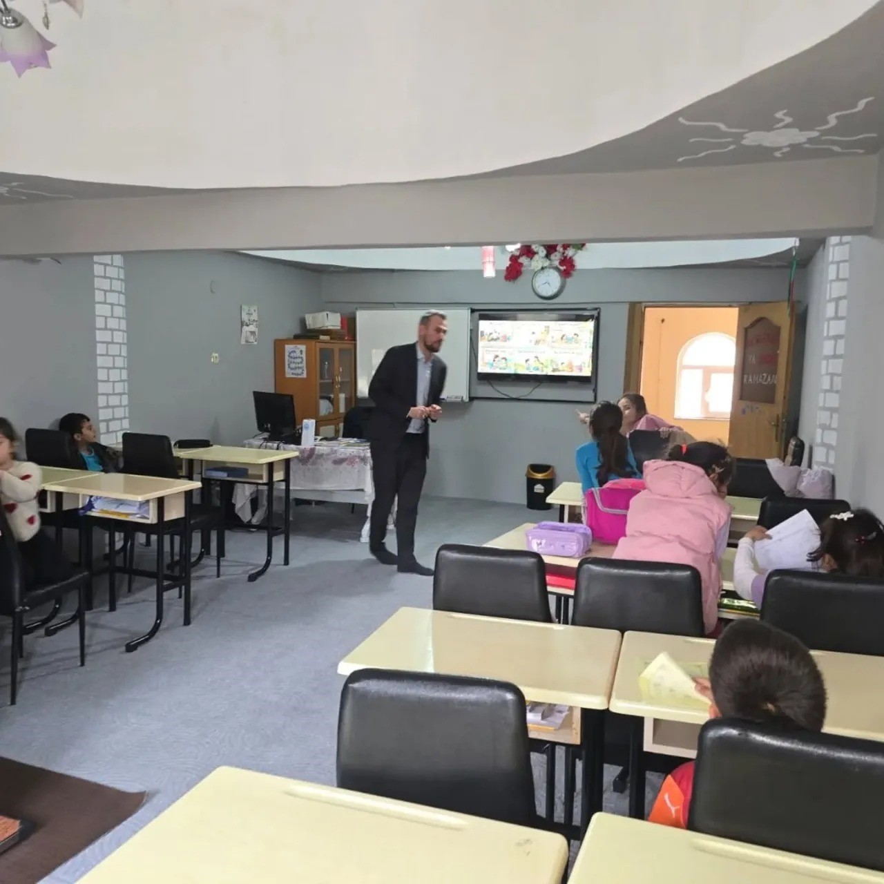Ayancık&rsquo;ta minik &ouml;ğrencilere "aile ve vefa" semineri
