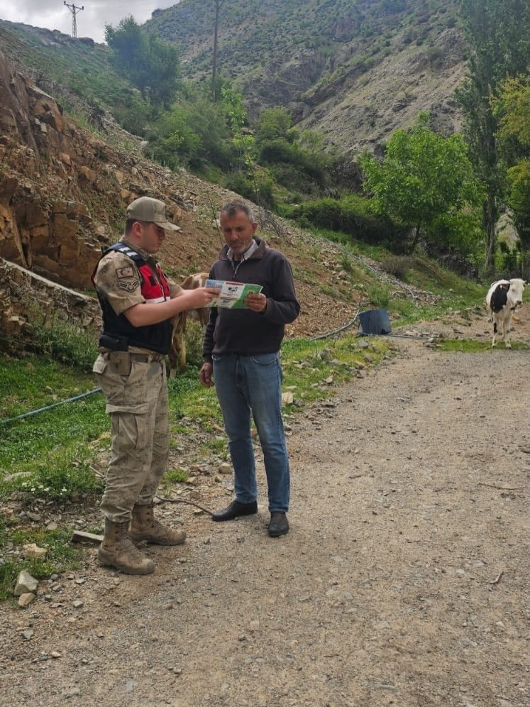 Batman’da Jandarma, Kurban Bayramı öncesi hırsızlara karşı besicileri uyardı
