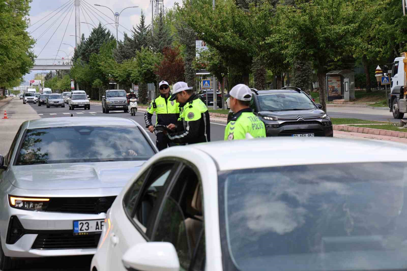 Elazığ&rsquo;da bayram &ouml;ncesi geniş kapsamlı trafik denetimi
