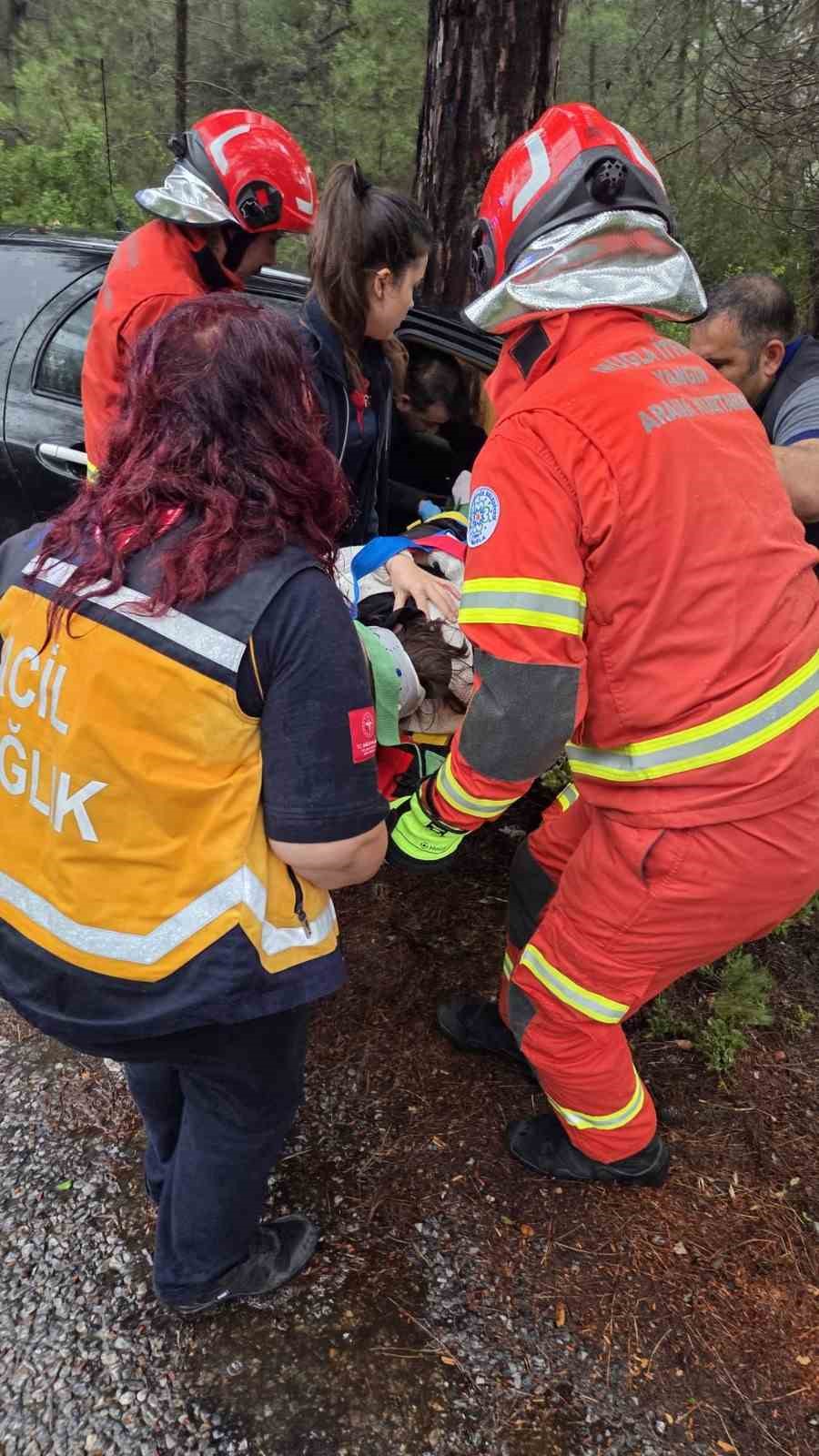 Kontrolden çıkan otomobil ormanlık alana uçtu: 1 yaralı