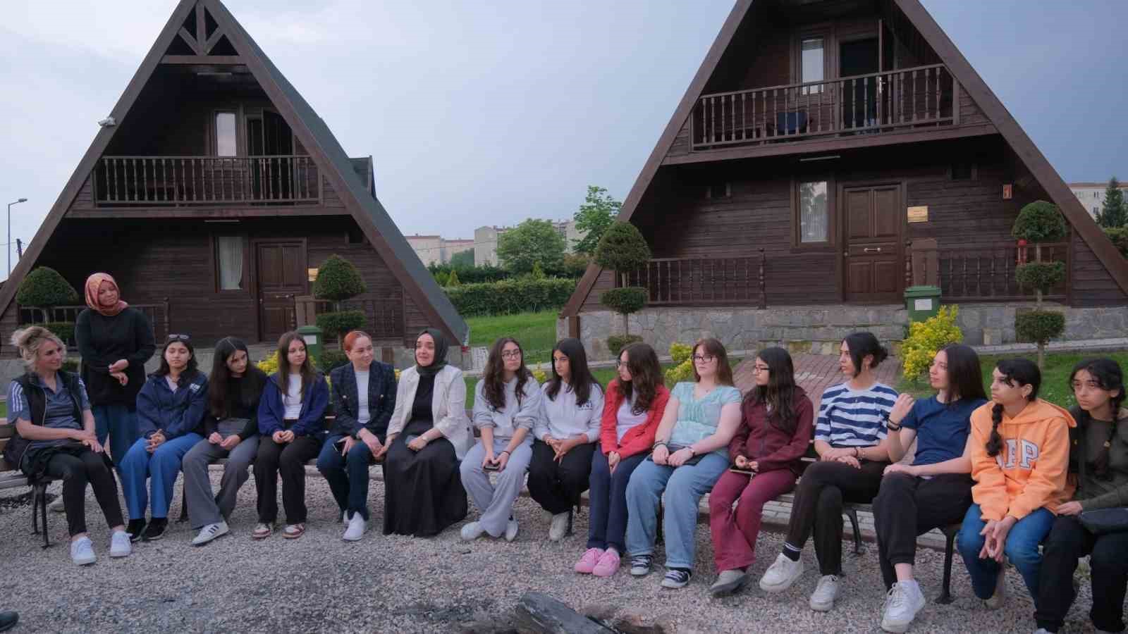 İneg&ouml;l&rsquo;de gen&ccedil;lerin bilim kampı başladı
