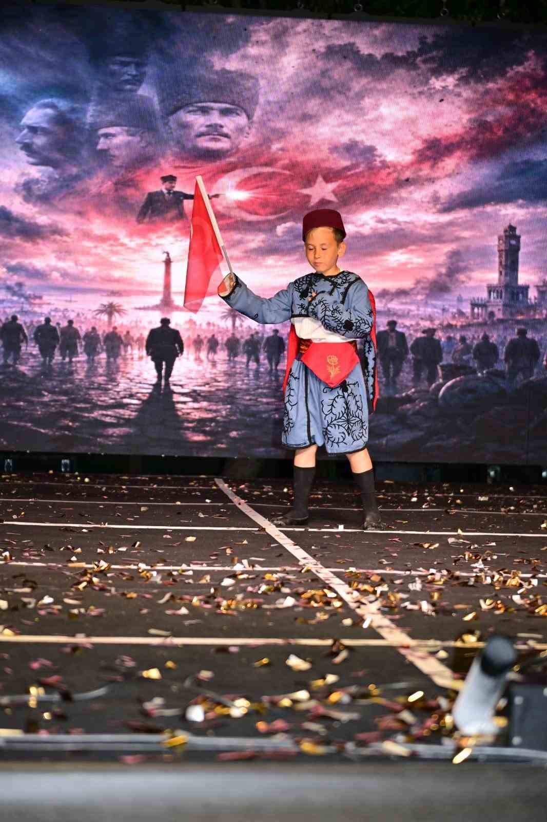 Konyaaltı İlkokulu&rsquo;ndan renkli halk oyunları şenliği
