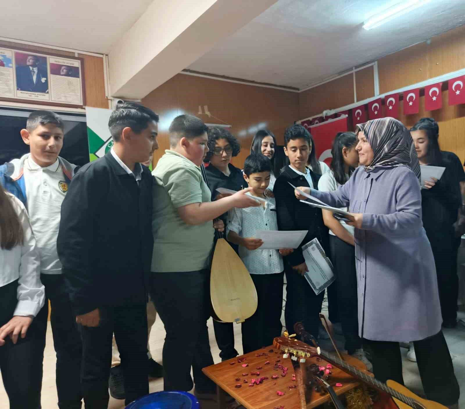 Kırşehir&rsquo;de yeni Neşet Ertaş&rsquo;lar yetişiyor
