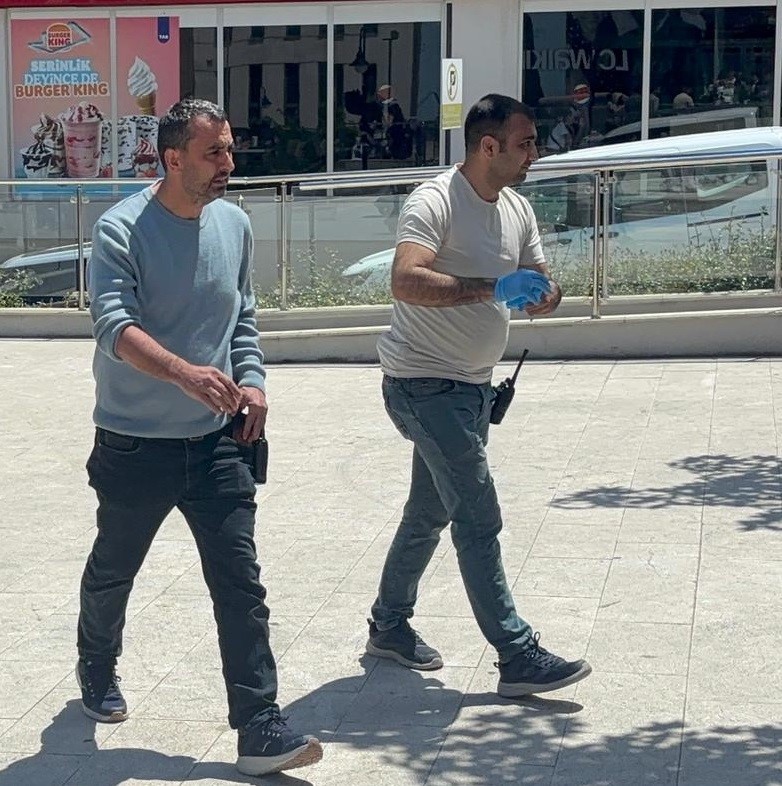 Boşanma aşamasında karısını bı&ccedil;aklayacaktı, polis tam zamanında m&uuml;dahale etti
