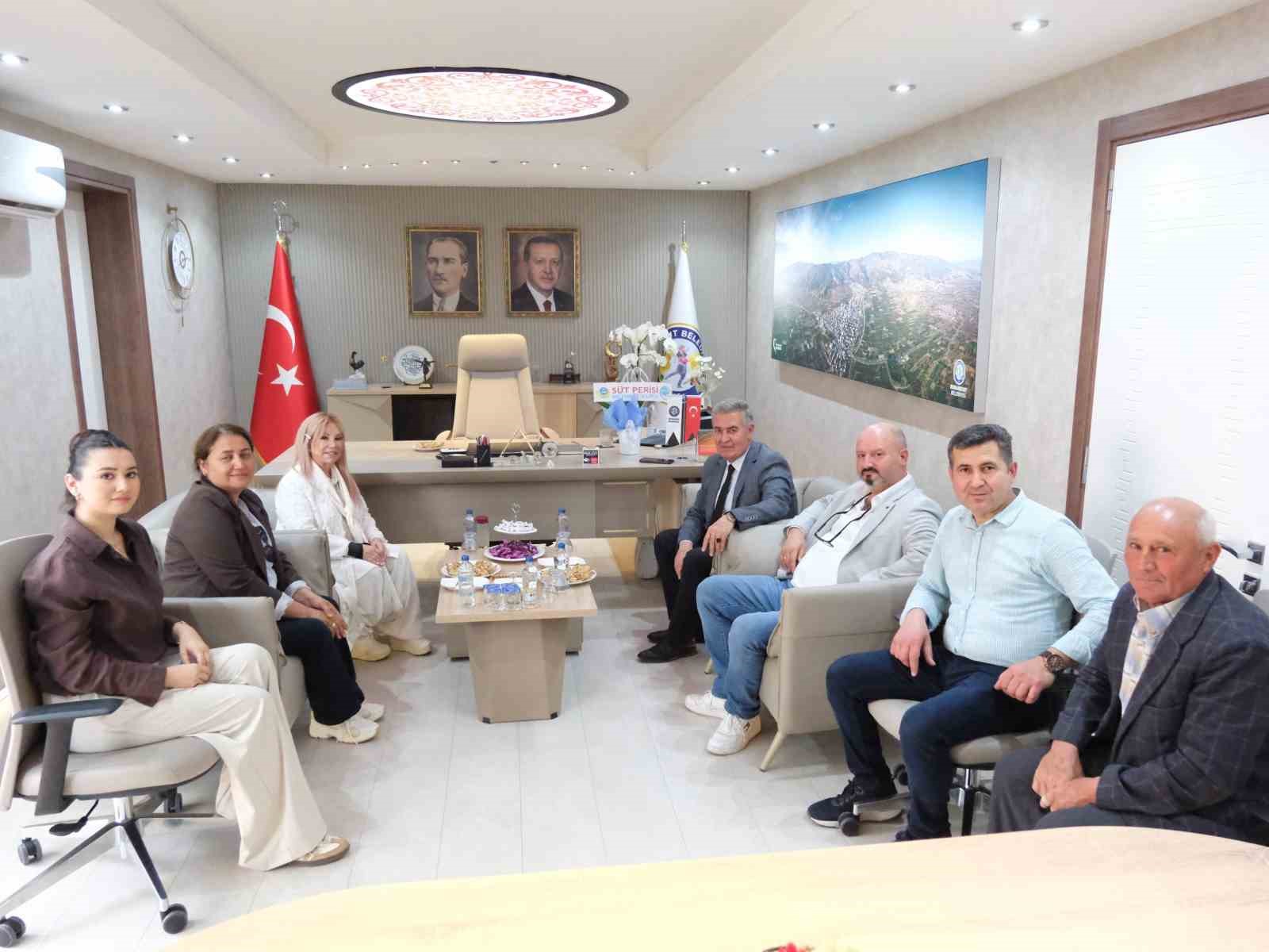 T&uuml;rk Halk M&uuml;ziği&rsquo;nin usta ismi Buharkent&rsquo;te ağırlandı
