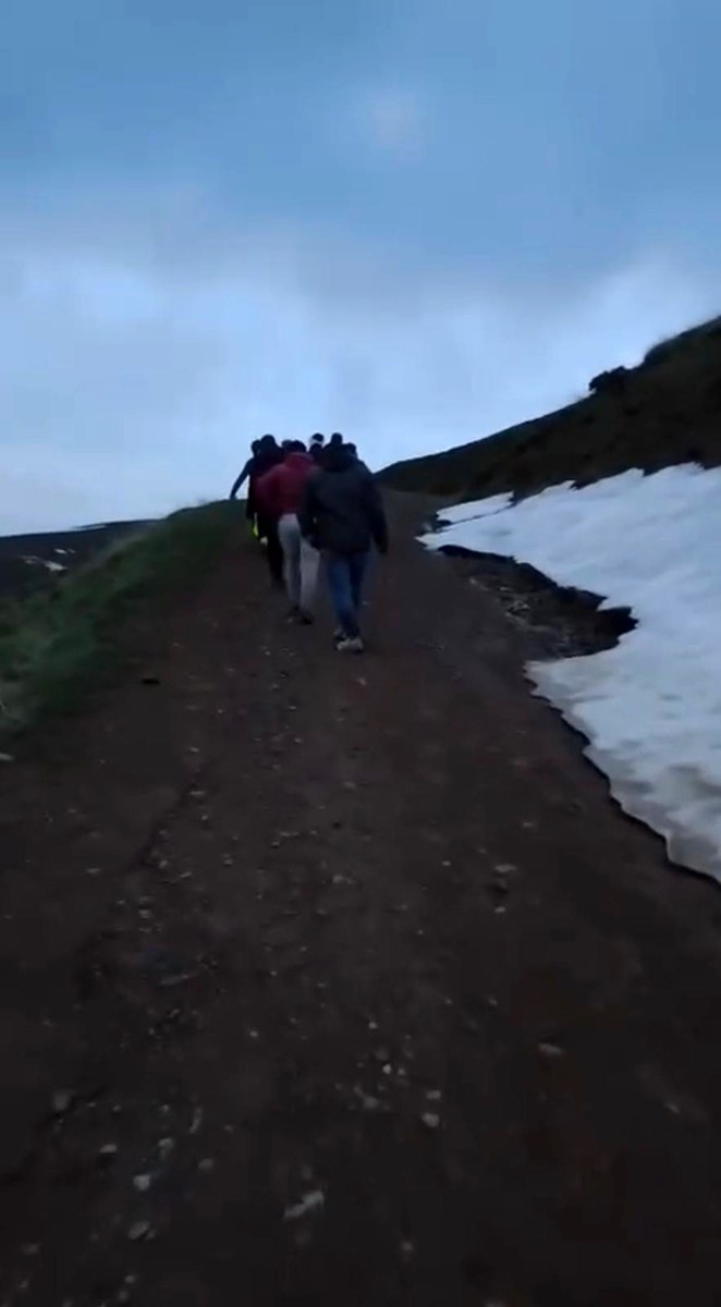 Tunceli&rsquo;de dağlık alanda mahsur kalan vatandaş 11 saatlik &ccedil;alışmayla kurtarıldı
