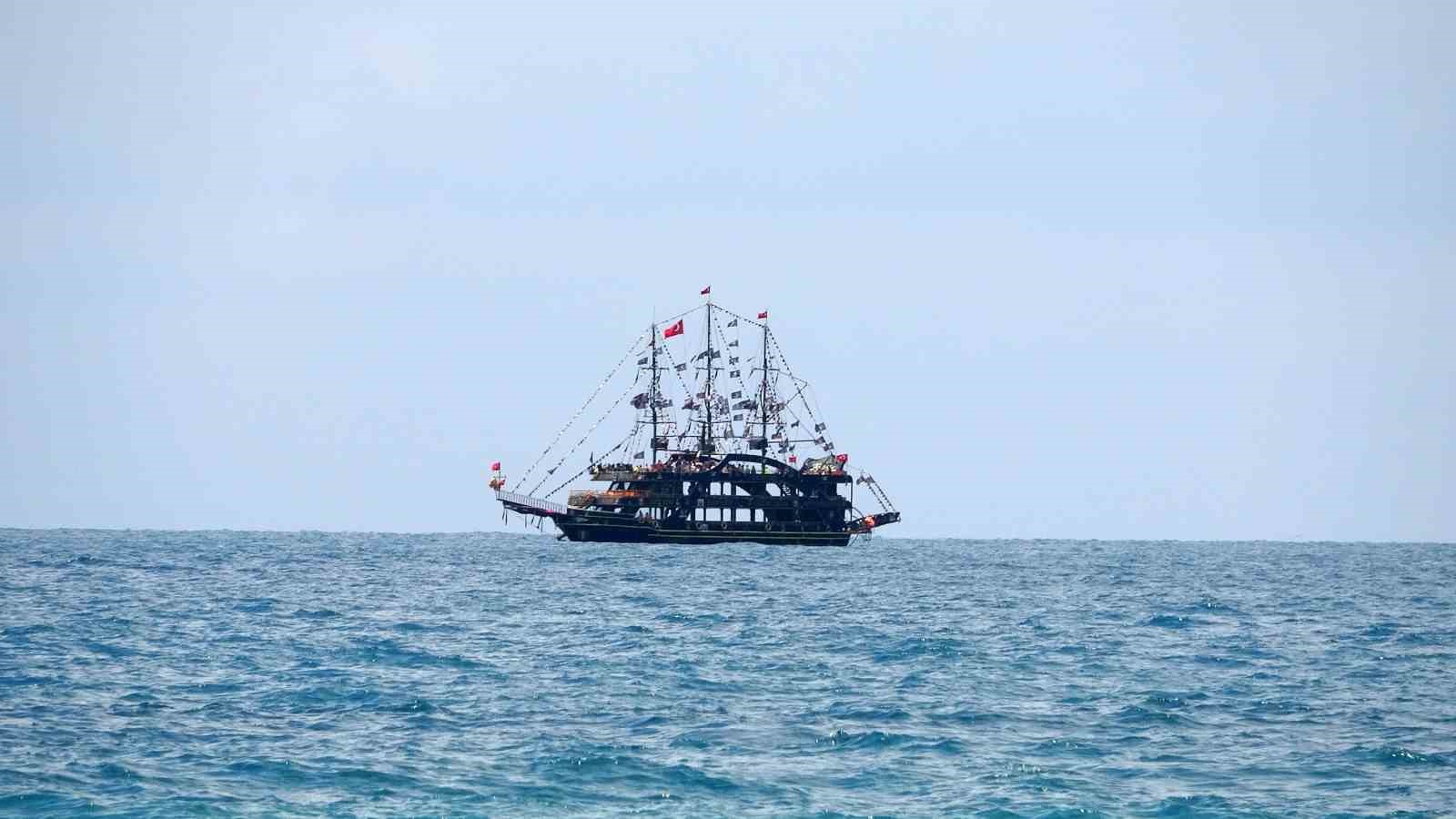 Alanya sahillerinde bayram yoğunluğu